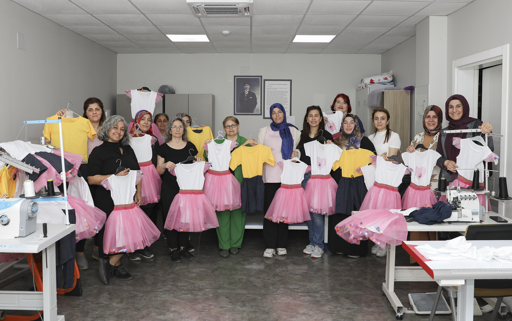 23 NİSAN’DA ÇOCUKLARIN KIYAFETLERİ BÜYÜKŞEHİR’DEN