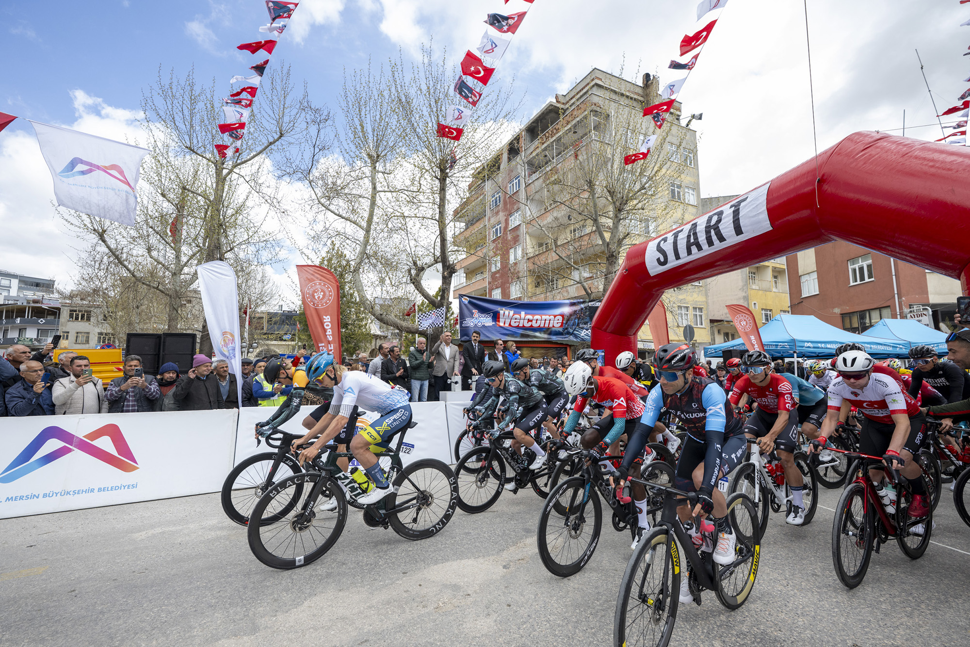 7. TOUR OF MERSİN ULUSLARARASI BİSİKLET TURU’NUN 2. ETABINDA SPORCULAR, 125 KİLOMETREYİ PEDALLADI
