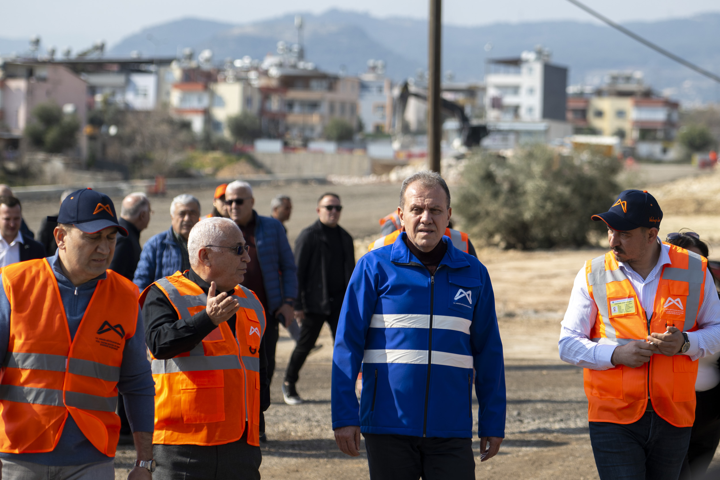 BAŞKAN SEÇER 38. CADDE’DEKİ YOL ÇALIŞMALARINI YERİNDE İNCELEDİ”