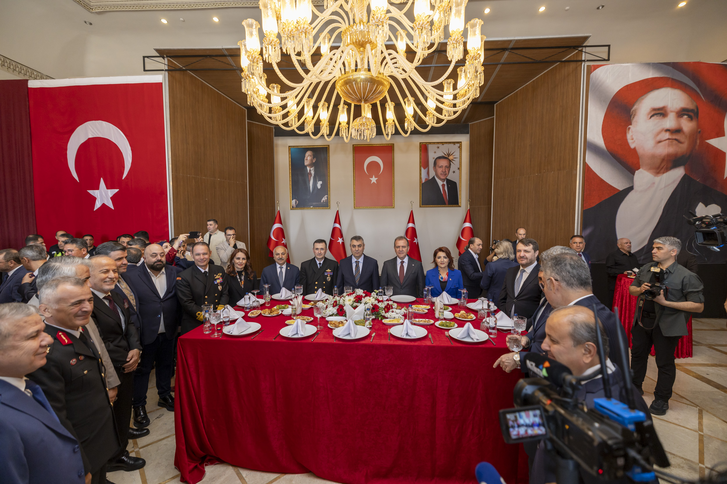 BAŞKAN SEÇER, MERSİN VALİLİĞİ TARAFINDAN DÜZENLENEN BAYRAMLAŞMA PROGRAMINA KATILDI