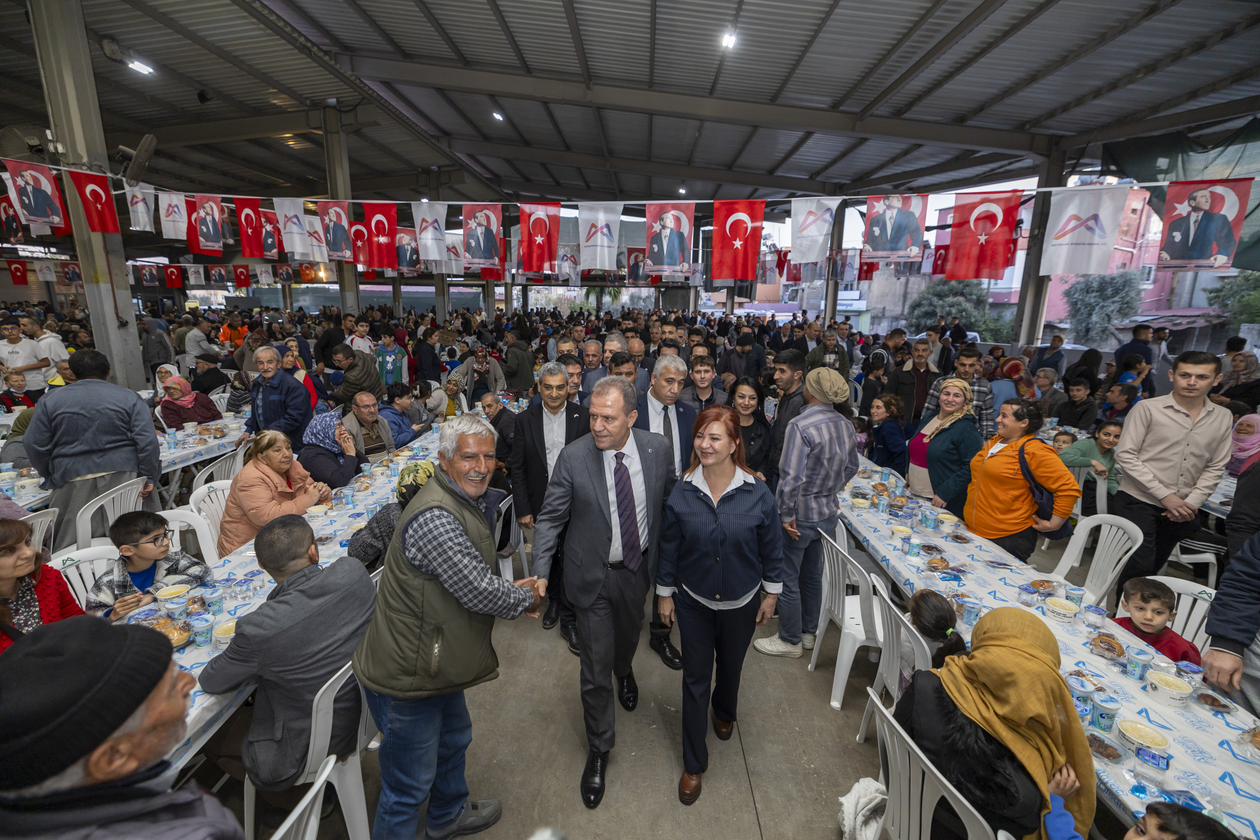 BAŞKAN SEÇER, TARSUSLULARLA İFTAR SOFRASINDA BULUŞTU