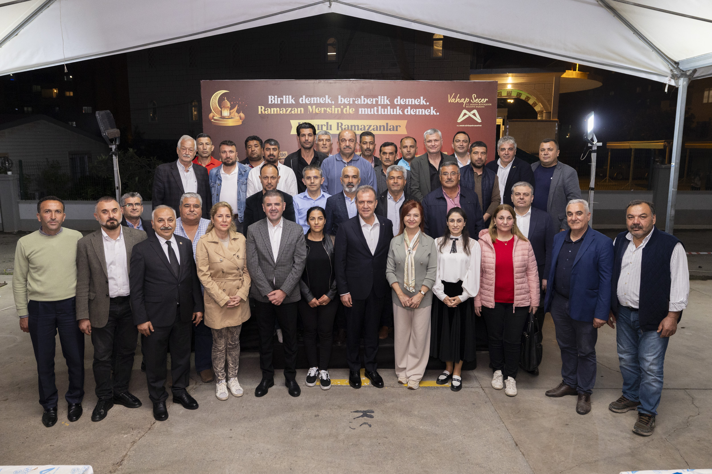 BAŞKAN SEÇER VE MERAL SEÇER, MERSİN BÜYÜKŞEHİR’İN İFTAR SOFRALARINDA MEZİTLİLİ YURTTAŞLARLA İFTAR YAPTI