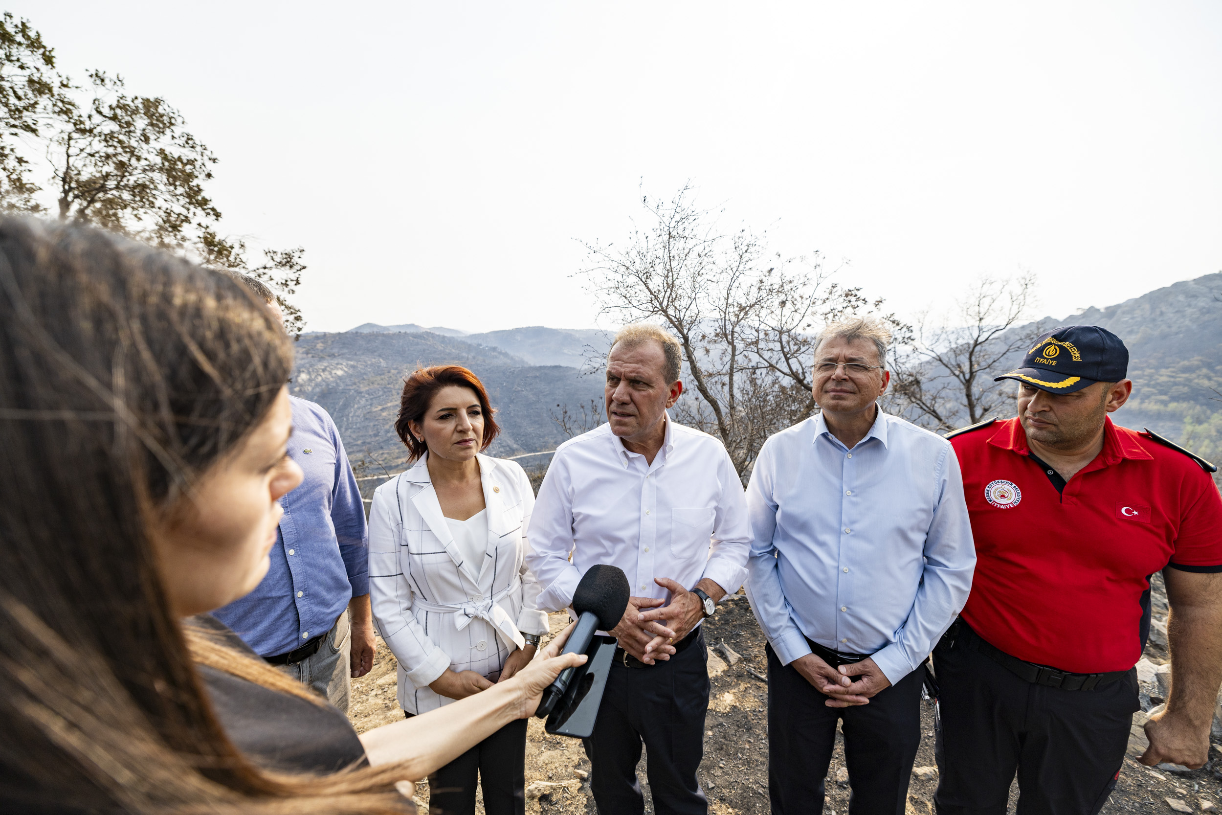 BAŞKAN SEÇER, YANGIN BÖLGESİNDE! SEÇER, SİLİFKE İLÇESİ’NDE YANGIN BÖLGESİNDE İNCELEMELERDE BULUNDU