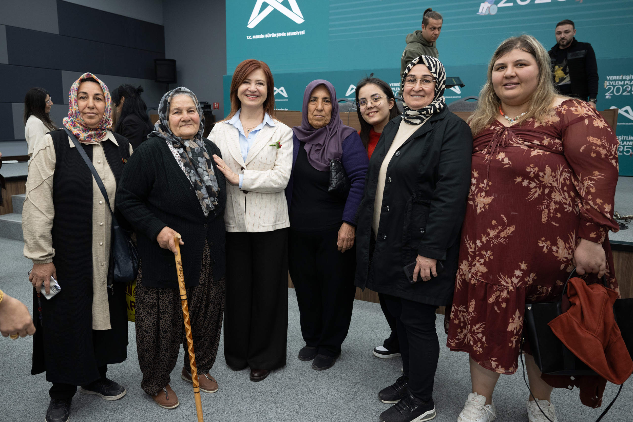 BÜYÜKŞEHİR EŞİT BİR MERSİN İÇİN KOLLARI SIVADI