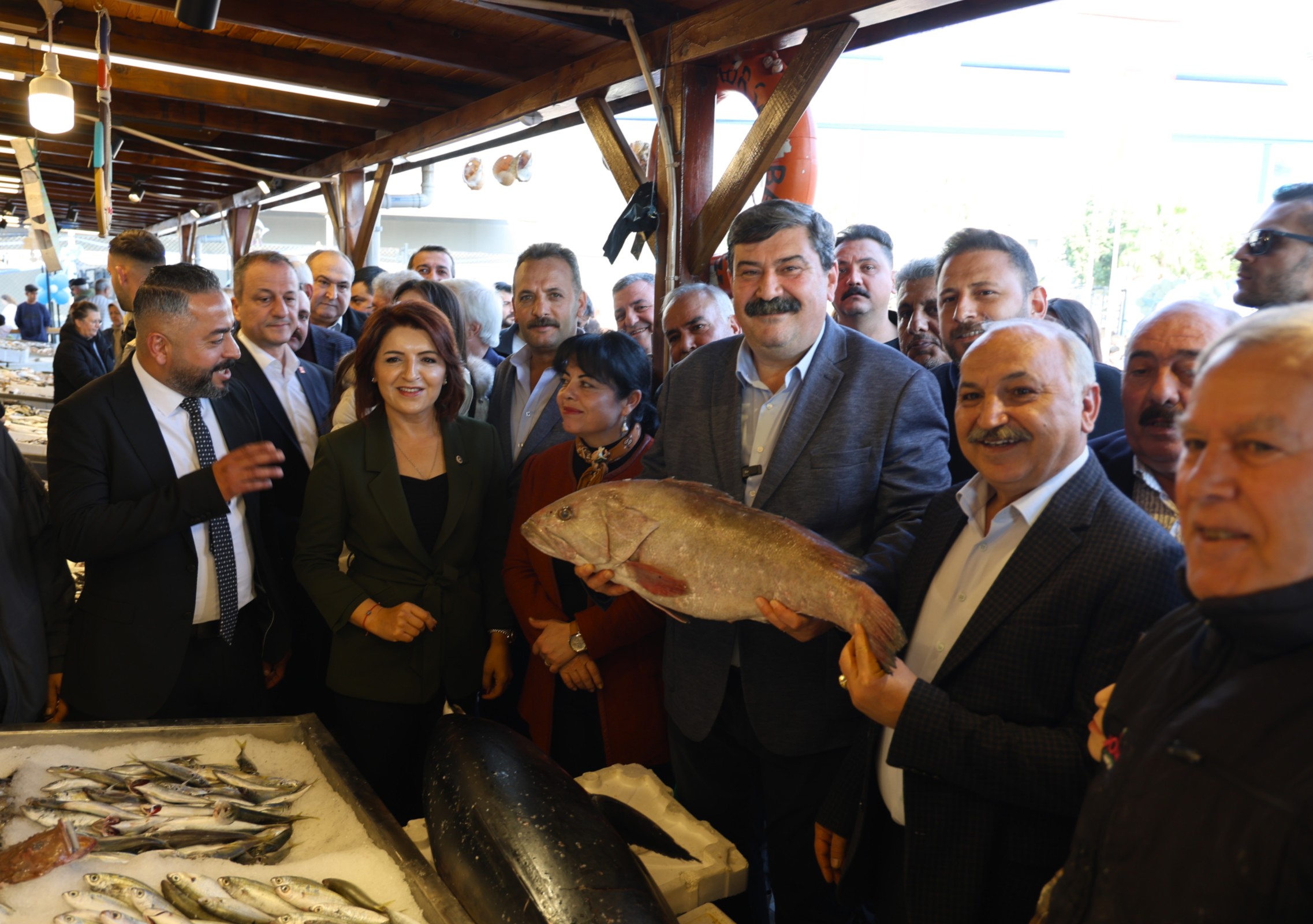 TOROSLAR’IN İLK BALIK PAZARI HİZMETE AÇILDI