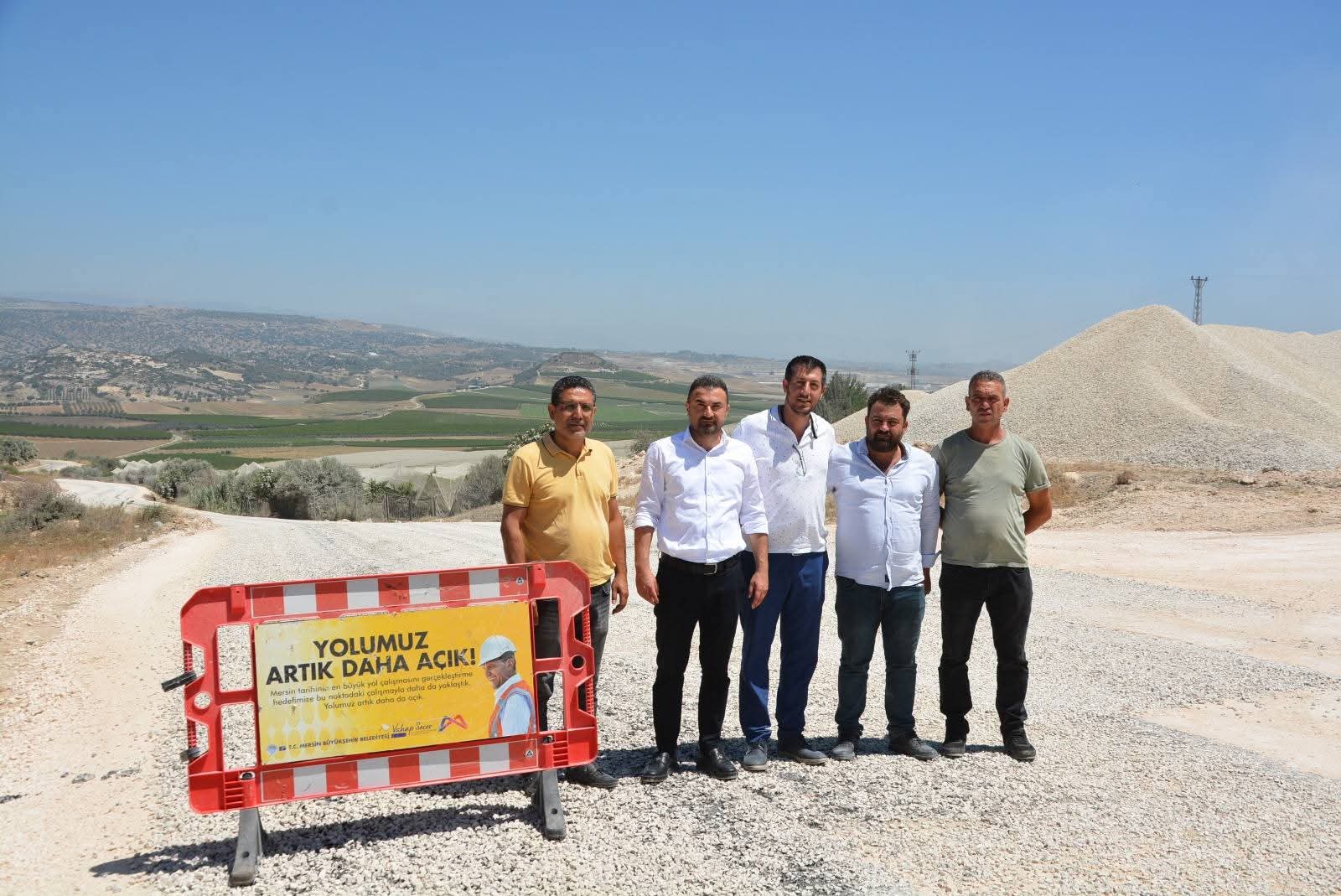 BÜYÜKŞEHİR BELEDİYESİ’NDEN TARSUS AKGEDİK VE DADALI MAHALLELERİ ARASINDA SATHİ ASFALT ÇALIŞMASI