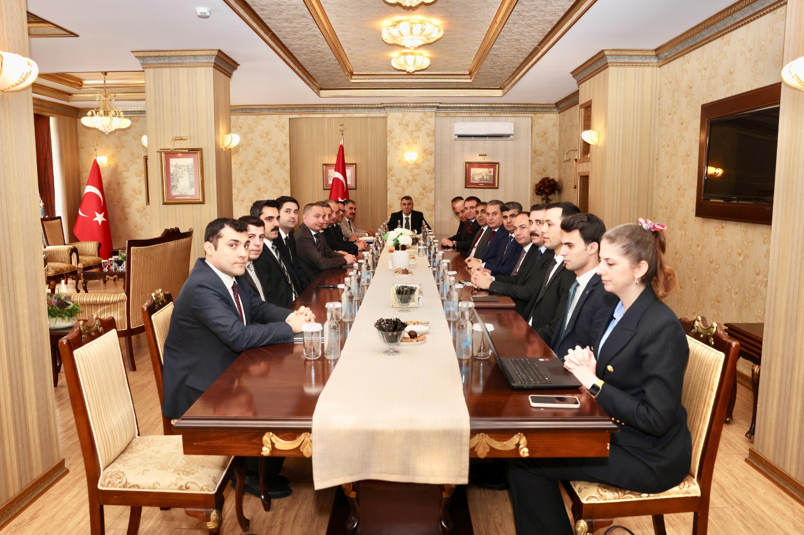 VALİ ATİLLA TOROS BAŞKANLIĞINDA, GÜVENLİK VE ASAYİŞ DEĞERLENDİRME TOPLANTISI GERÇEKLEŞTİRİLDİ