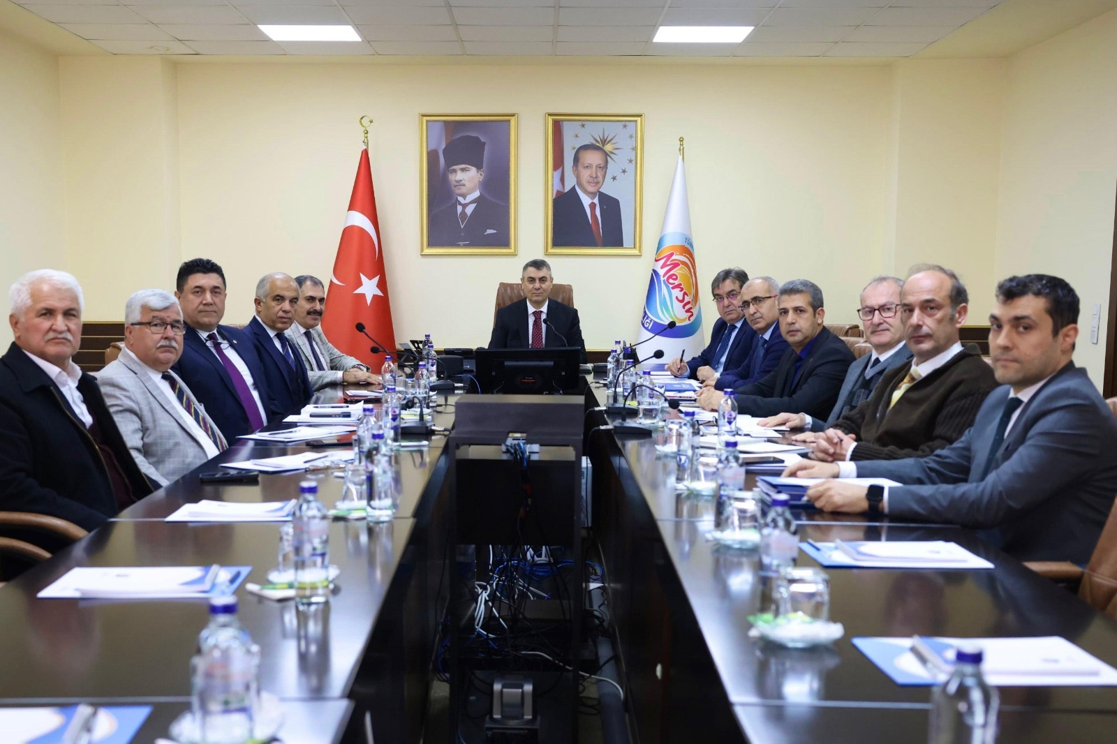 MERSİN VALİSİ  ATİLLA TOROS BAŞKANLIĞINDA, TARIM ÜRÜNLERİNDE MEYDANA GELEN ZARARLARA İLİŞKİN DEĞERLENDİRME TOPLANTISI GERÇEKLEŞTİRİLDİ