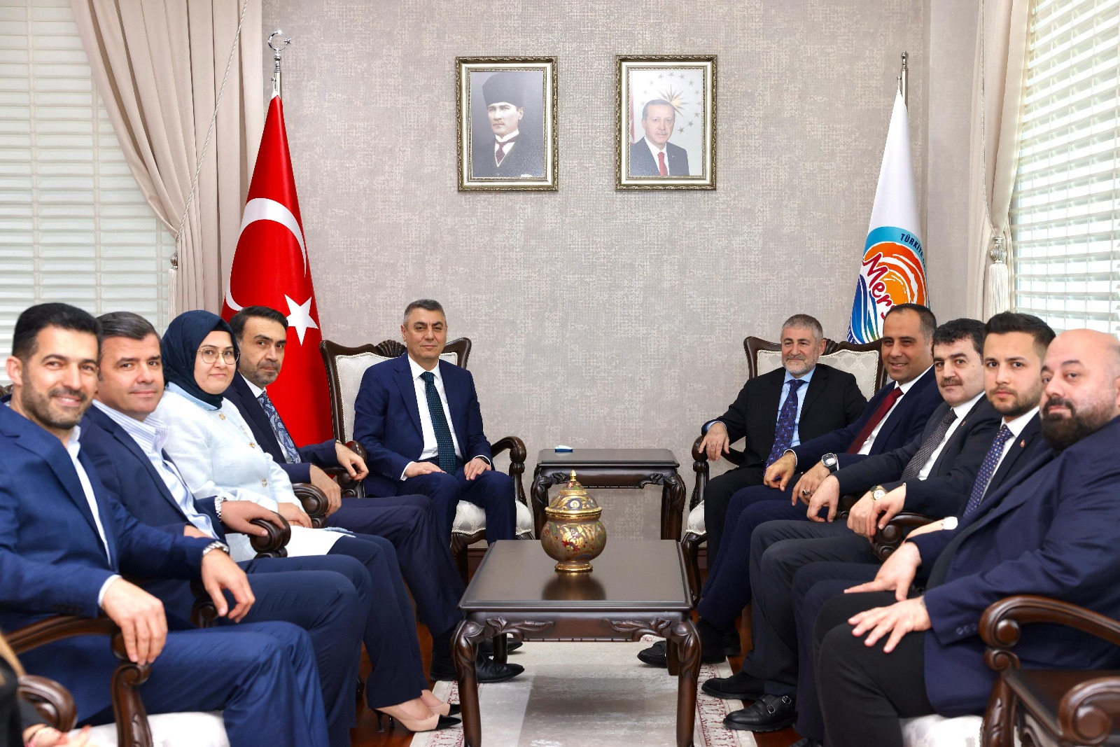 BİR ÖNCEKİ DÖNEM HAZİNE VE MALİYE BAKANI, MERSİN MİLLETVEKİLİ NUREDDİN NEBATİ, VALİMİZ ATİLLA TOROS’A ‘HAYIRLI OLSUN’ ZİYARETİNDE BULUND