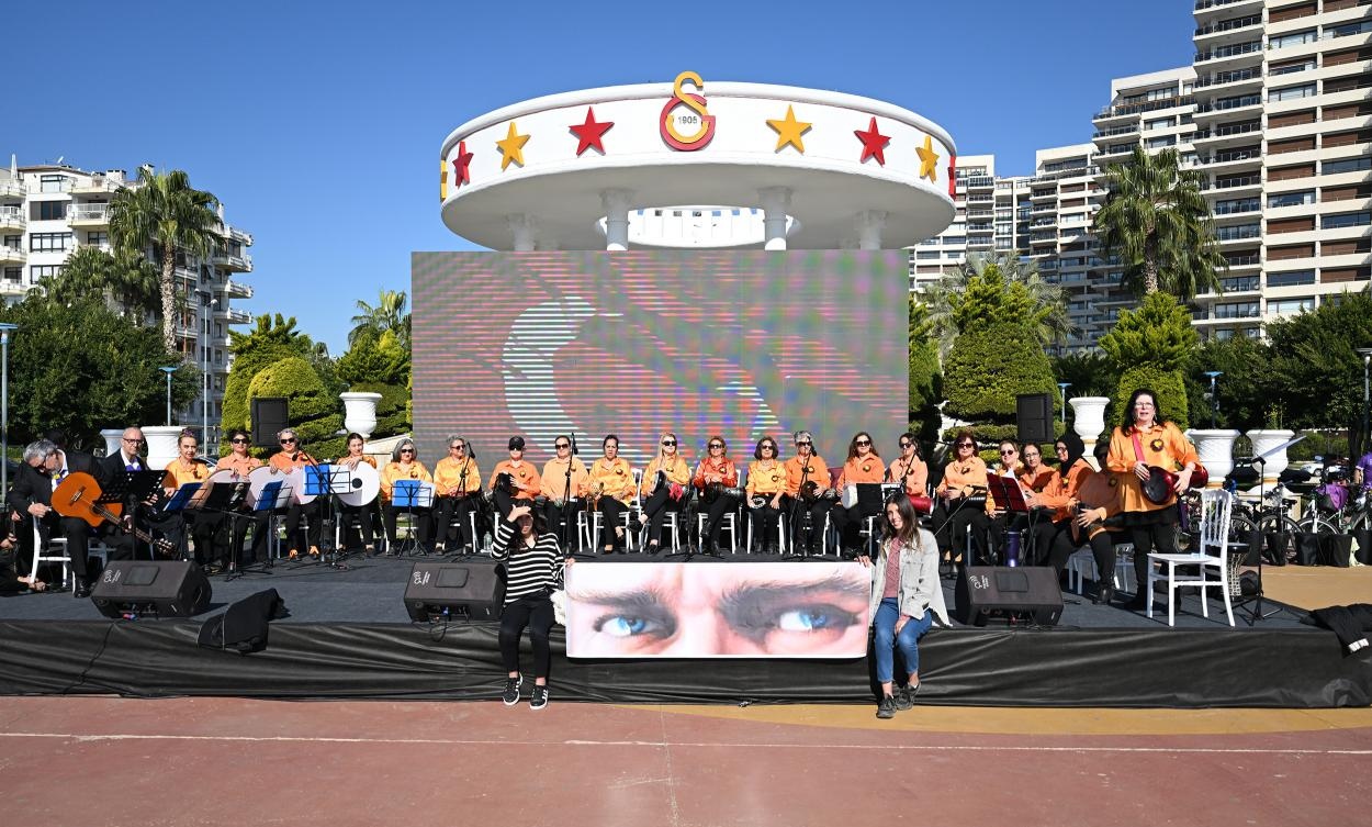 BÜYÜKŞEHİR, 8 MART’I MERSİNLİ KADINLARLA EL ELE KUTLADI