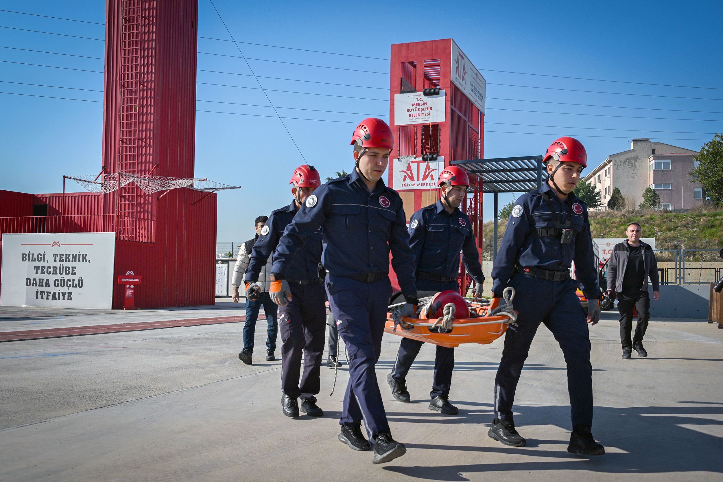 MERSİN BÜYÜKŞEHİR İTFAİYESİ 2025 YILININ İLK TATBİKATINI GERÇEKLEŞTİRDİ