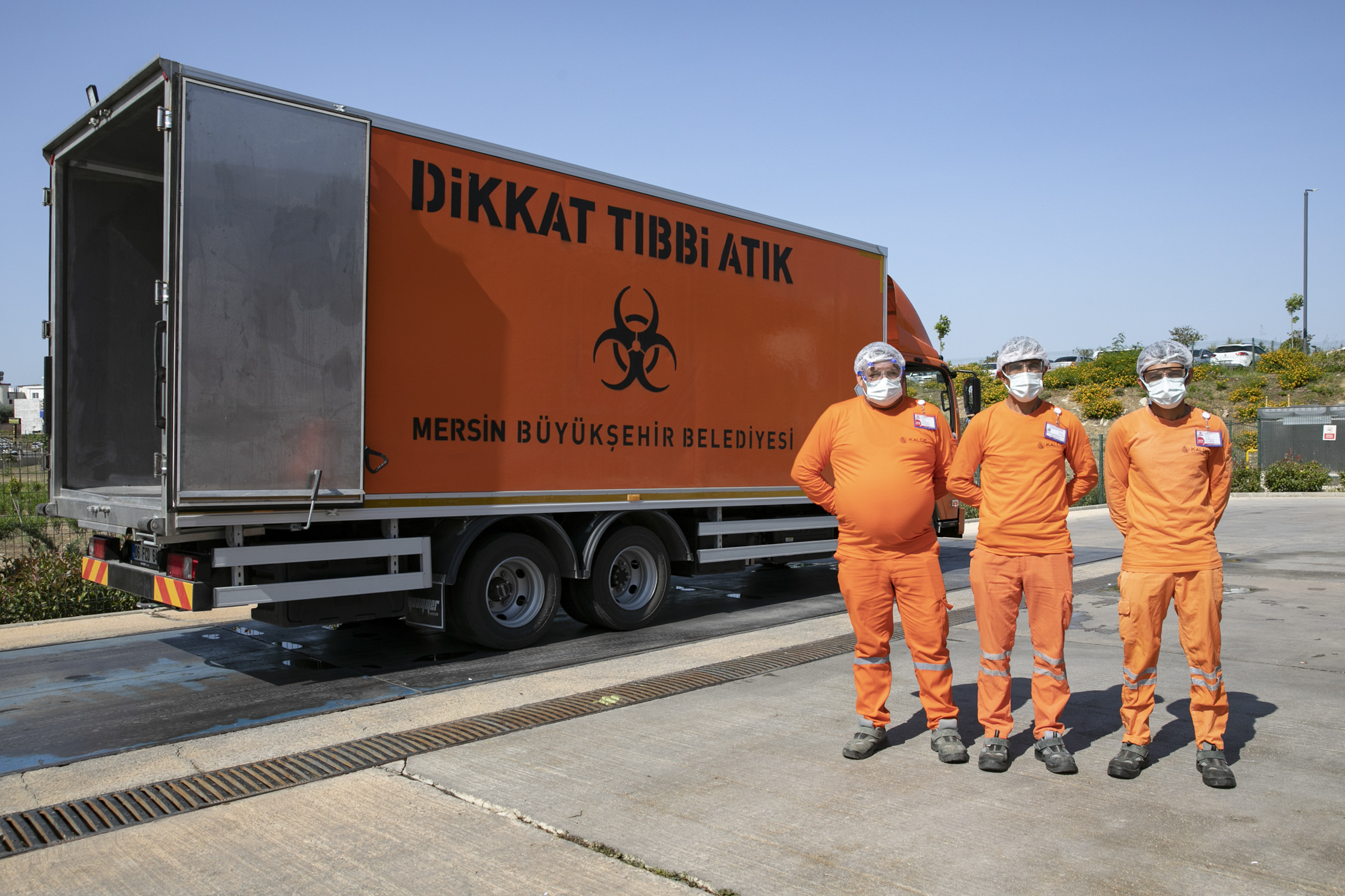 MERSİN’DE TIBBİ ATIKLAR GÜVENLE TOPLANIYOR VE BERTARAF EDİLİYOR