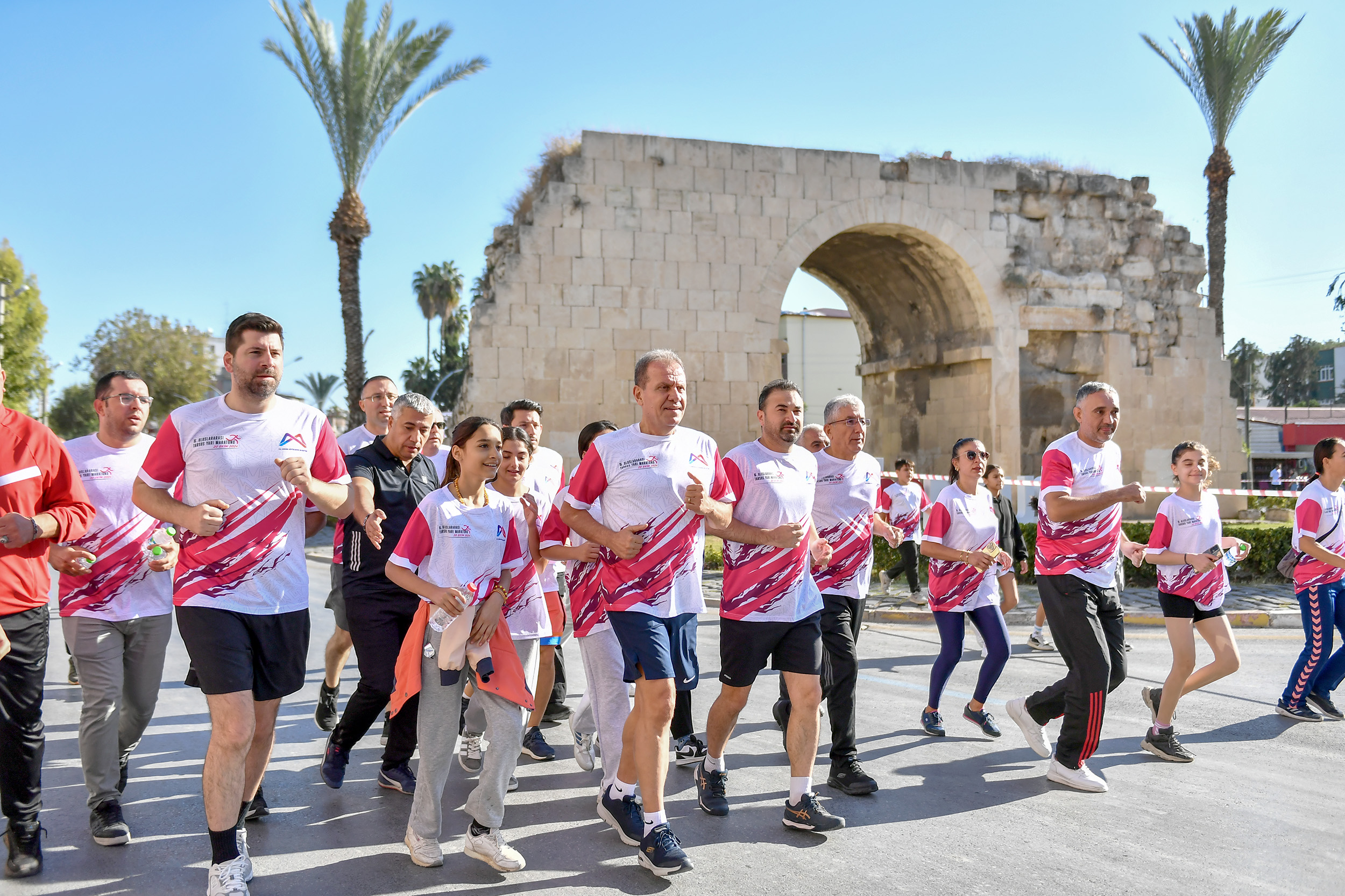 ULUSLARARASI TARSUS YARI MARATONU’ HEYECANI MERSİN’İ SARDI