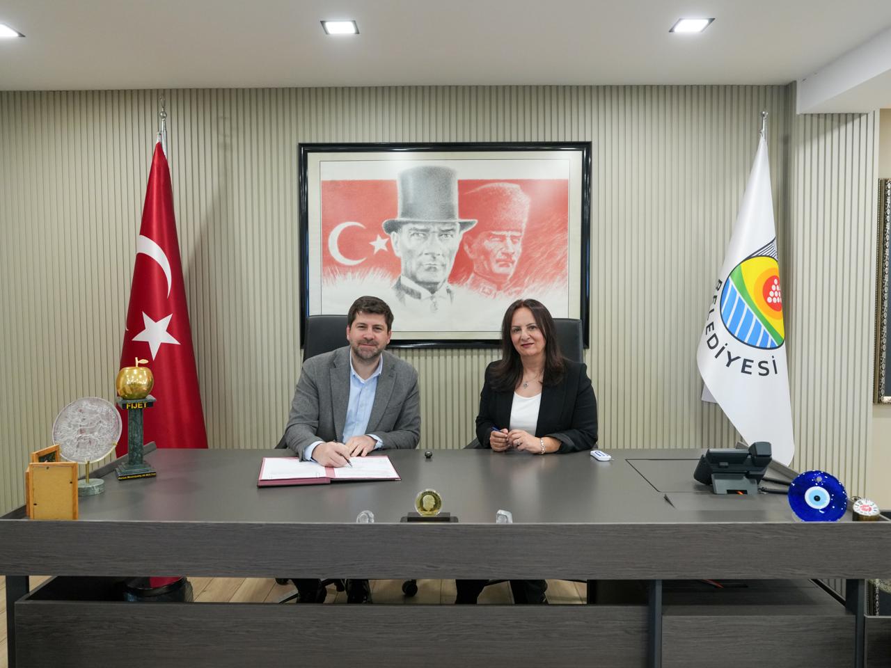 TARSUS BELEDİYESİ’NDE MEMUR VE KADROLU İŞÇİLERİ KAPSAYAN PROMOSYON SÖZLEŞMESİ İMZALANDI