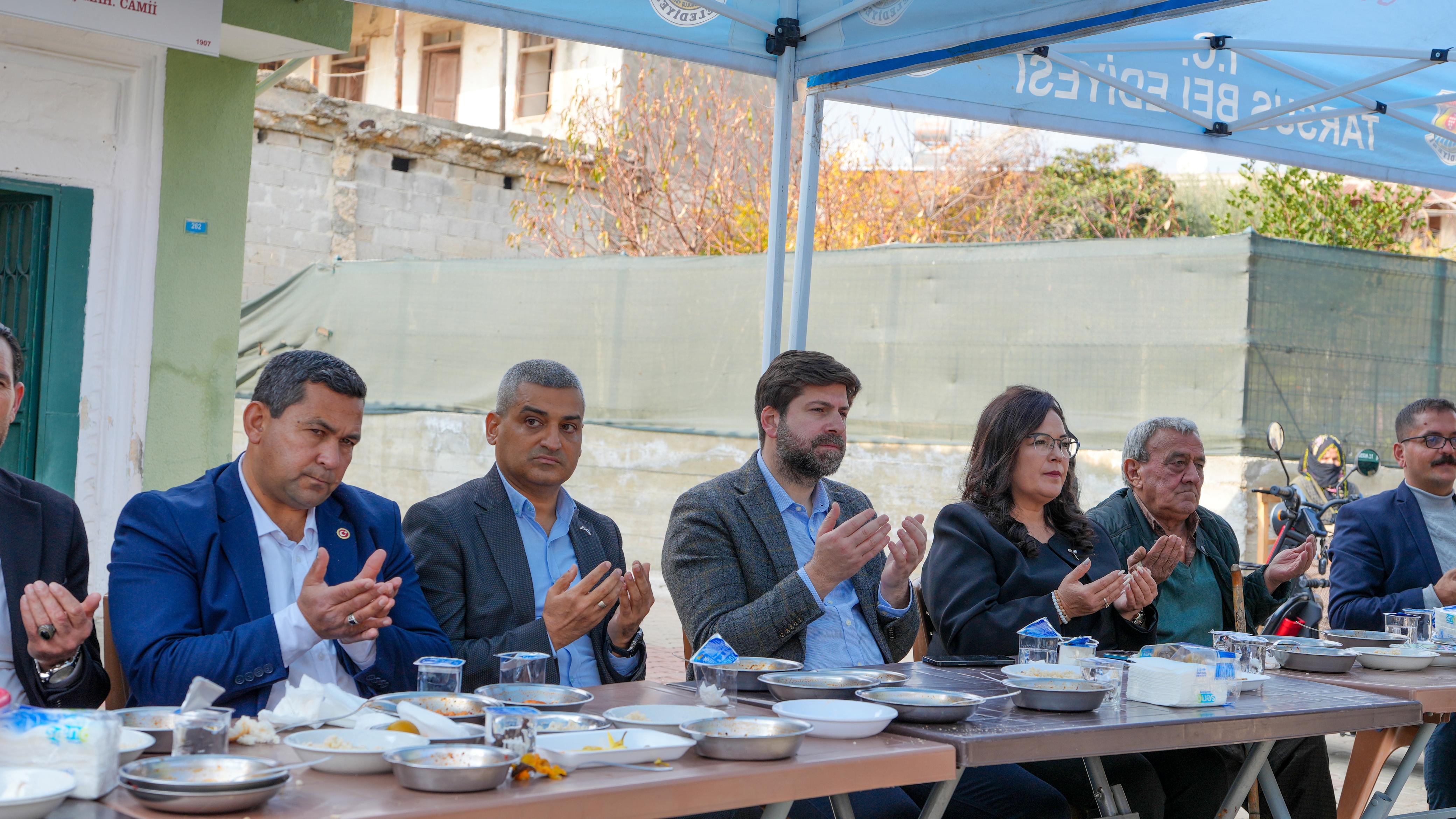 ULAŞ MAHALLESİ’NDE ŞEHİTLER İÇİN ANMA PROGRAMI DÜZENLENDİ