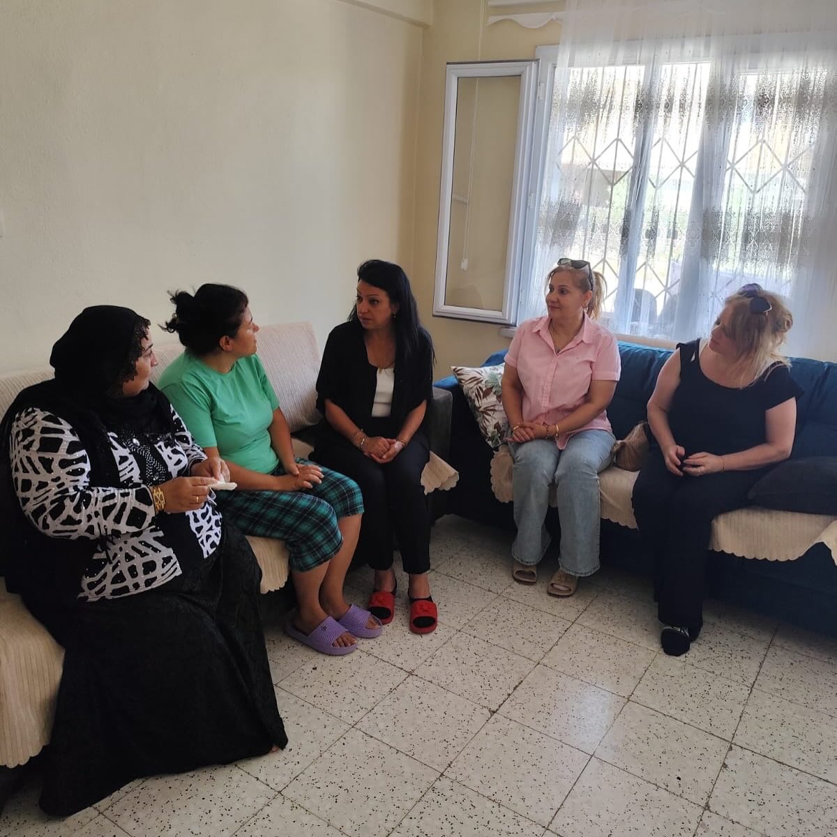 CHP TARSUS İLÇE KADIN KOLLARI EV ZİYARETLERİNE DEVAM EDİYOR