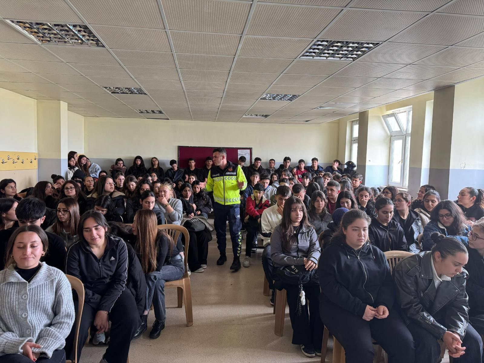 MERSİN İL JANDARMADAN ÖĞRENCİLERE YÖNELİK EĞİTİM