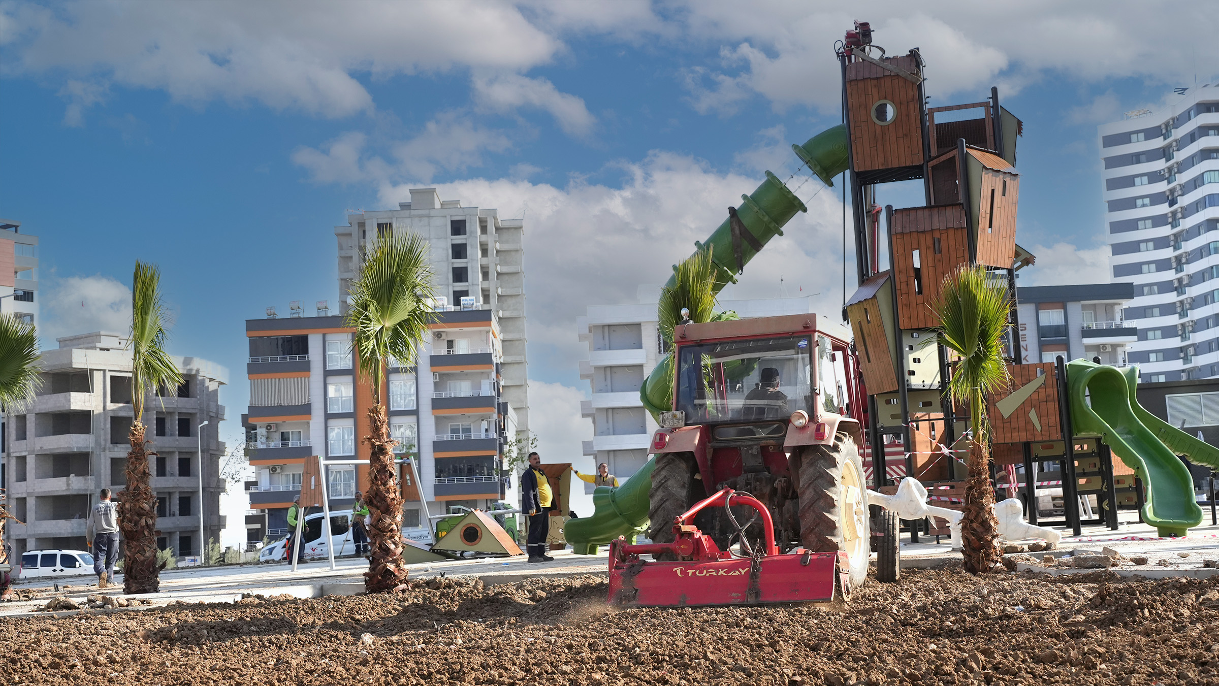 TARSUS BELEDİYESİ’NDEN ATATÜRK MAHALLESİ’NE MODERN PARK   
