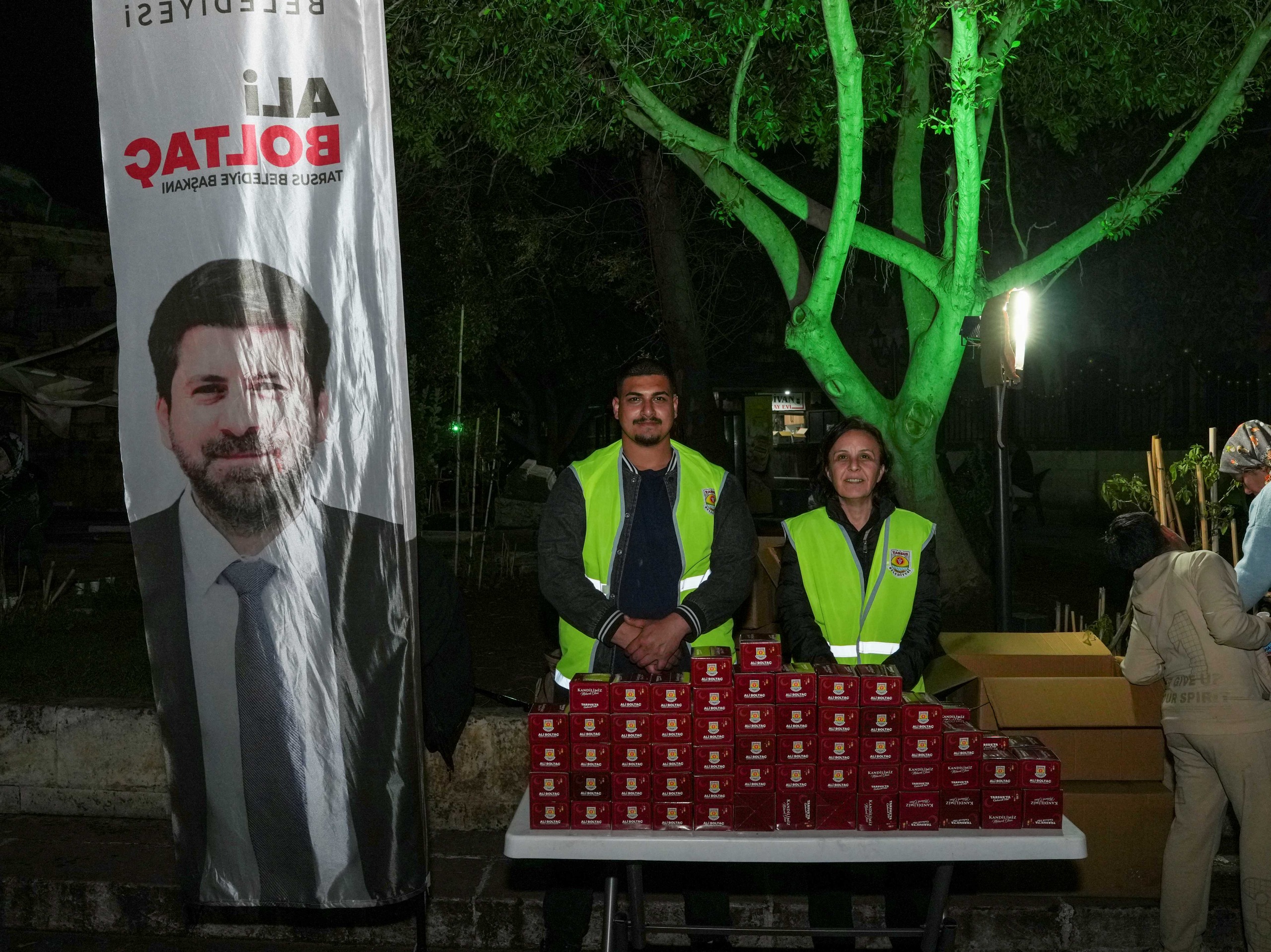 TARSUS BELEDİYESİ’NDEN KADİR GECESİ’NDE KANDİL SİMİDİ İKRAMI