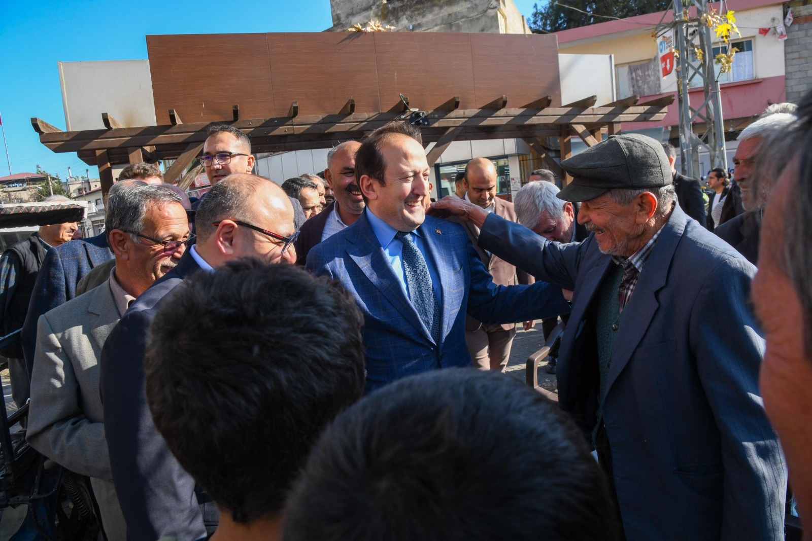 VALİ ALİ HAMZA PEHLİVAN, ERDEMLİ İLÇESİNDE ESNAF VE VATANDAŞLARIMIZLA BİR ARAYA GELDİ 