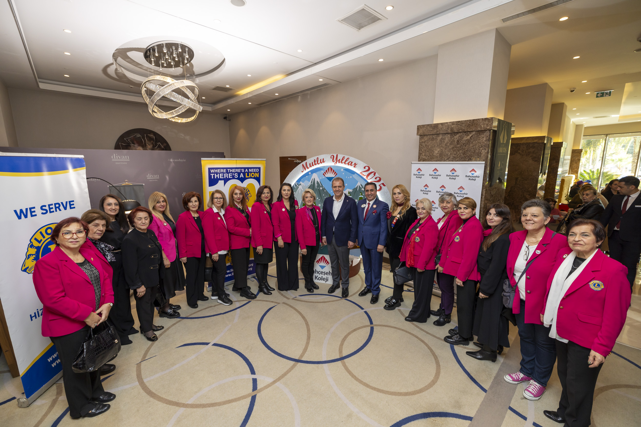 BAŞKAN SEÇER, MERSİN AKDENİZ LIONS KULÜBÜ’NÜN 9. YILBAŞI ALIŞVERİŞ ŞENLİĞİNE KATILDI