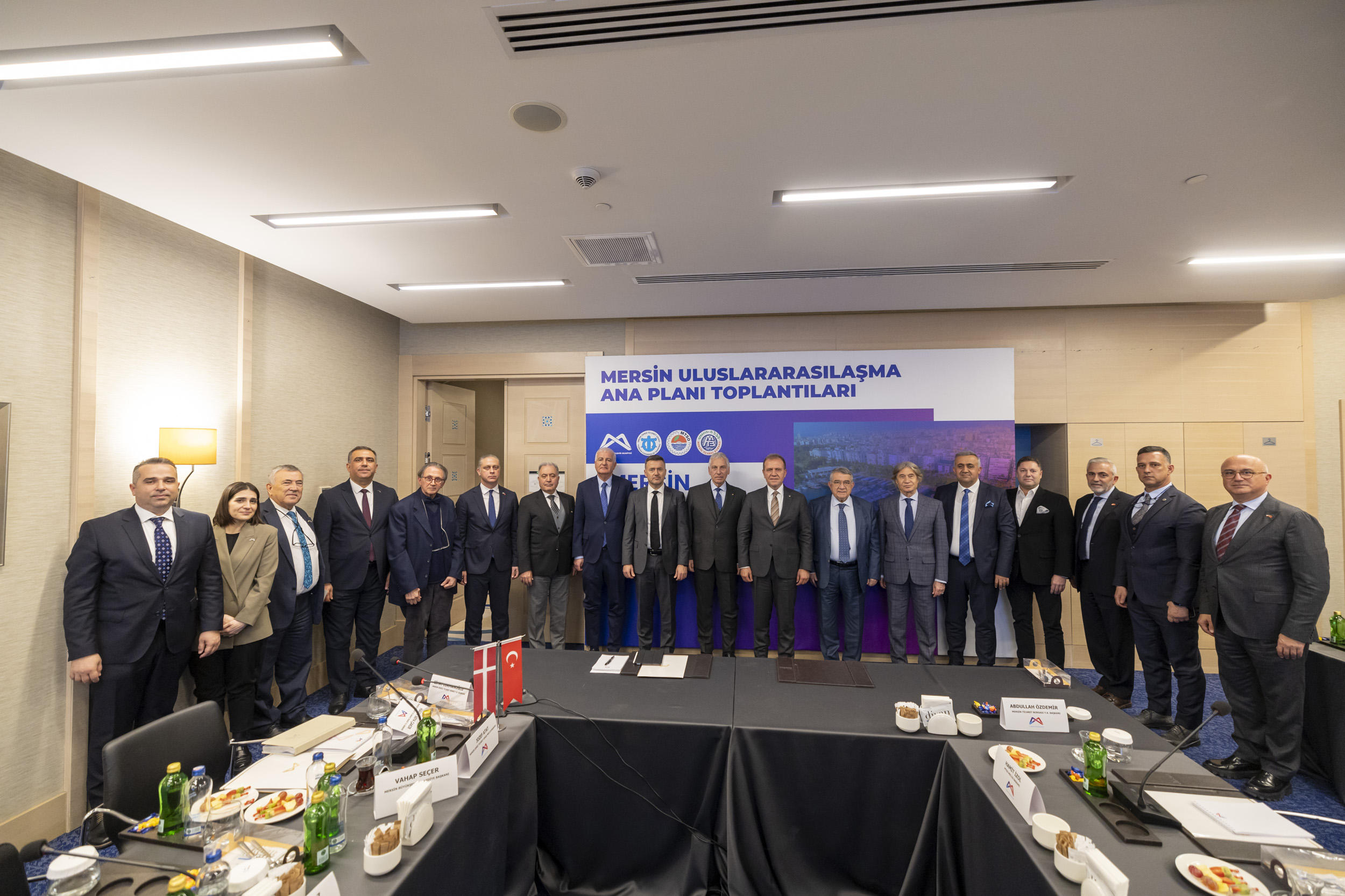 BAŞKAN SEÇER, ULUSLARASILAŞMA ANA PLANI TOPLANTILARI İÇİN FAHRİ KONSOLOSLAR İLE BİR ARAYA GELDİ