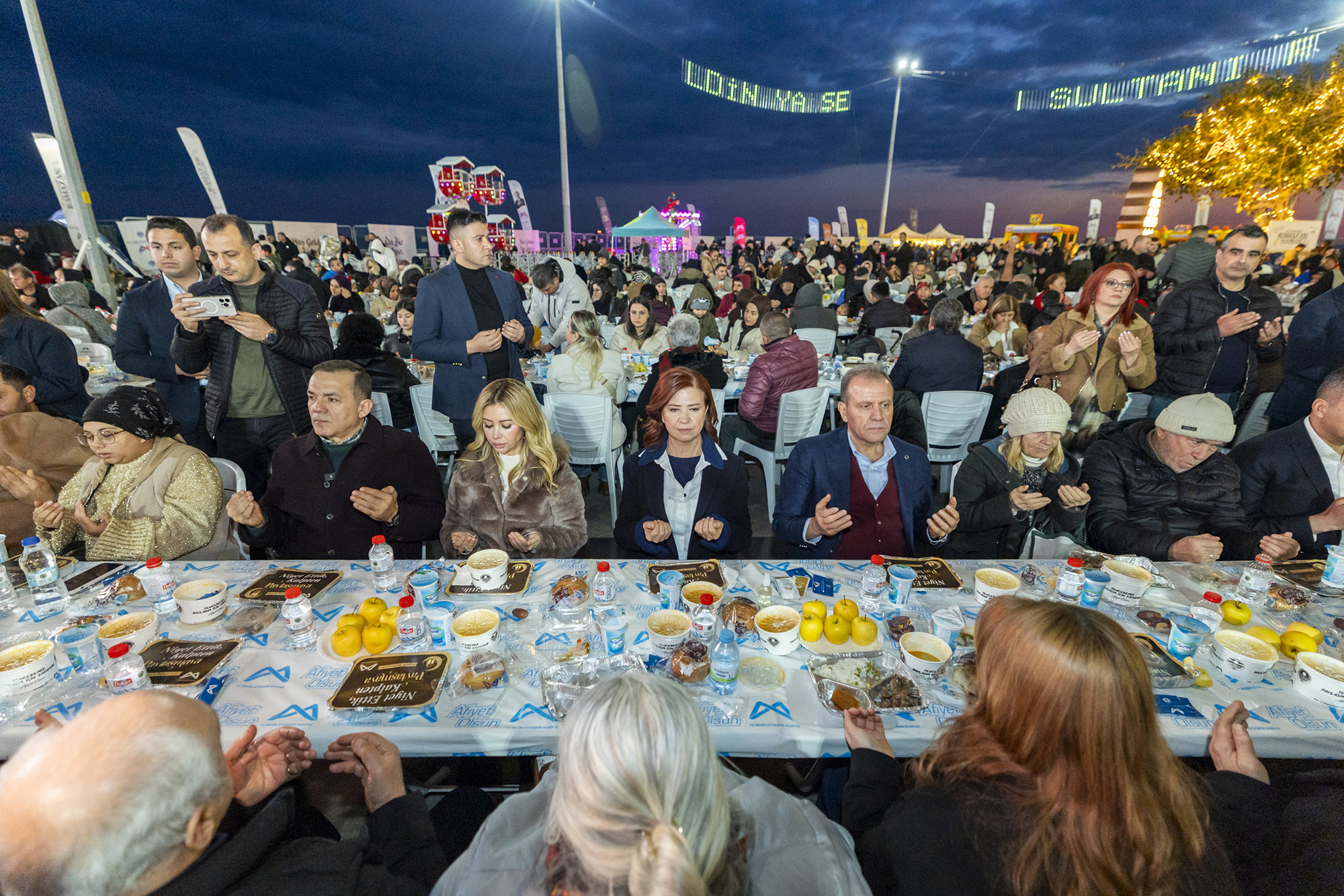 BAŞKAN SEÇER VE MERAL SEÇER, MERSİNLİLERLE İFTAR SOFRASINDA BULUŞTU