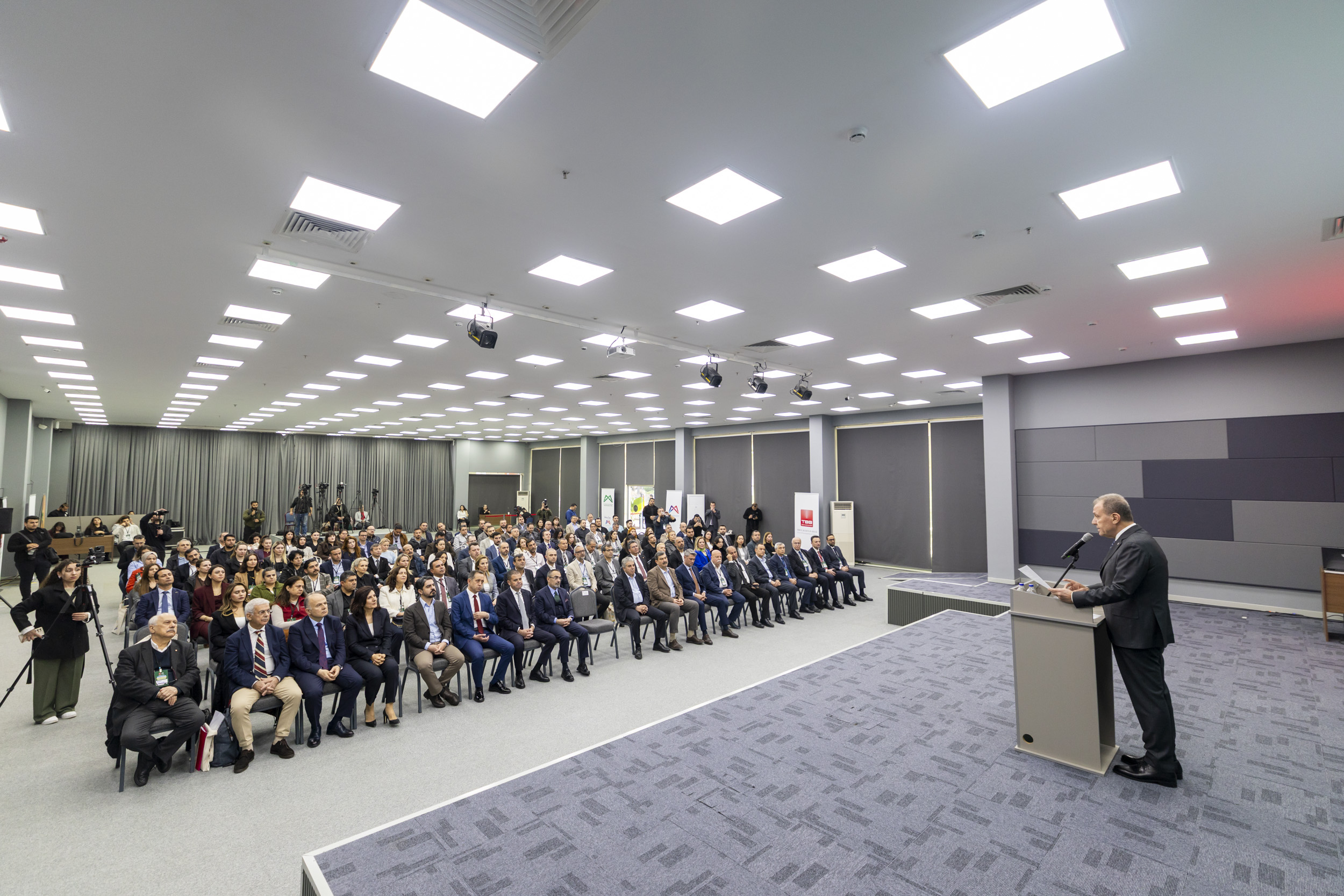 BAŞKAN SEÇER, ‘KIYI KENTLERİ YEREL YÖNETİM POLİTİKALARI MERSİN ÇALIŞTAYI’NA KATILDI