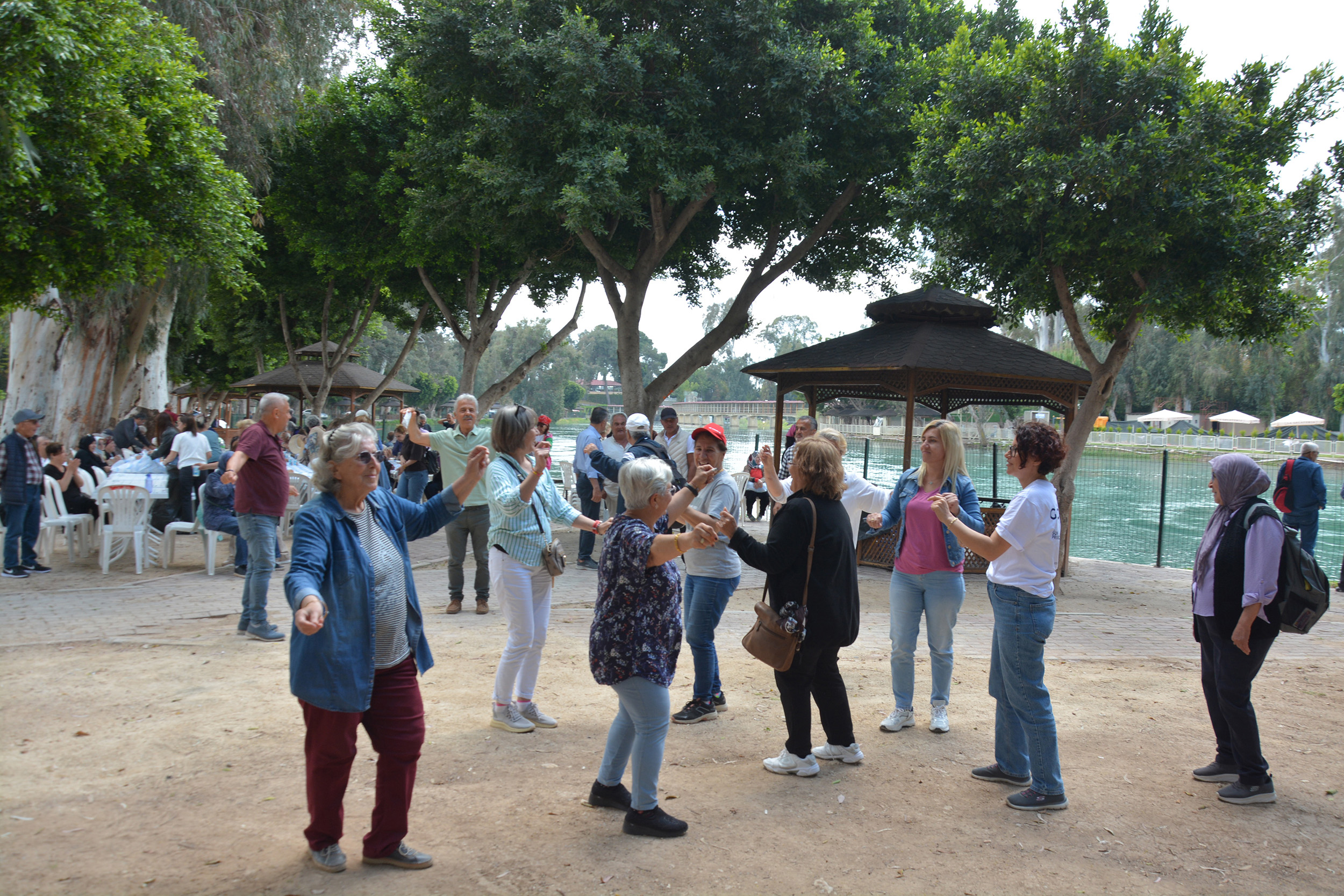 TARSUS DOĞA PARKI, BİR KEZ DAHA YAŞ ALMIŞ YURTTAŞLARI AĞIRLADI
