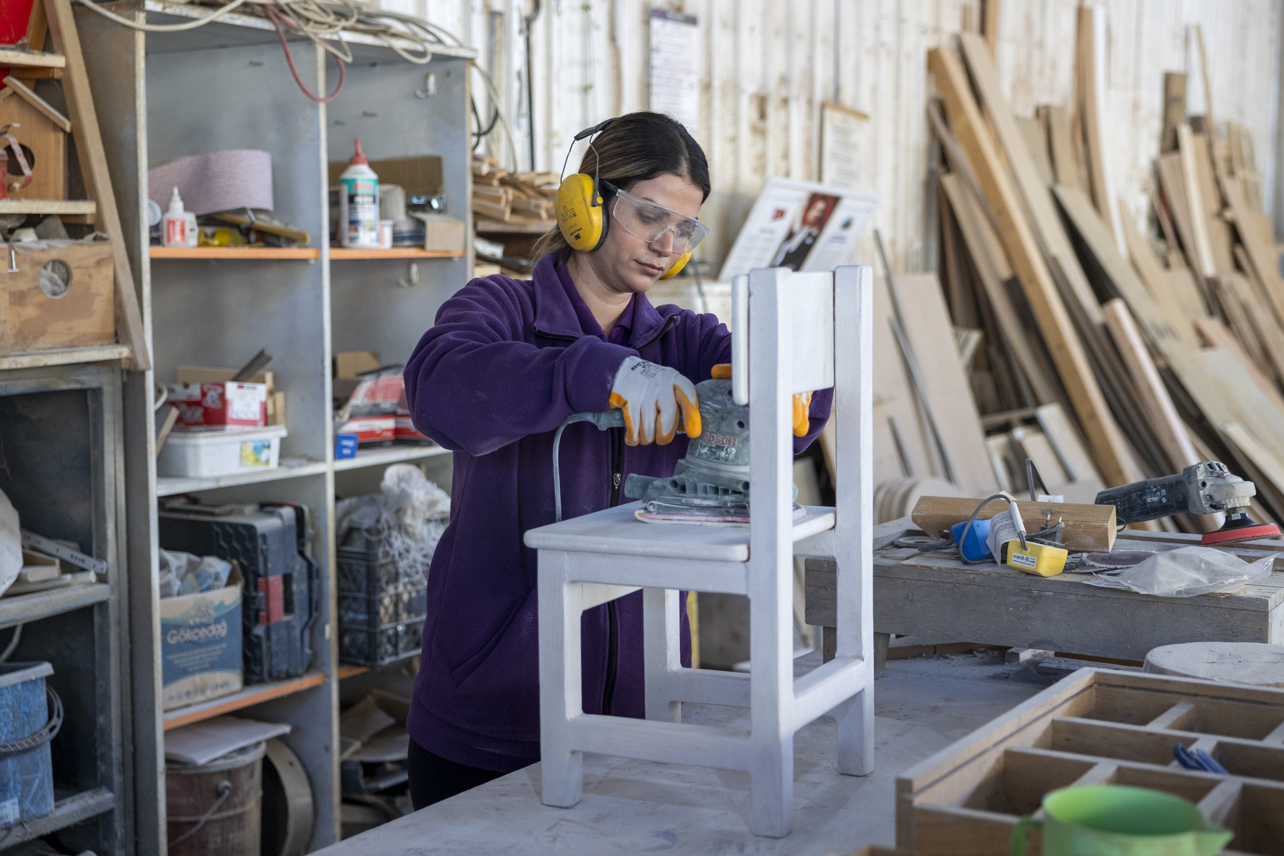 TARSUS GERİ DÖNÜŞÜM ATÖLYESİ’NDE HER MALZEME DEĞER KAZANIYOR