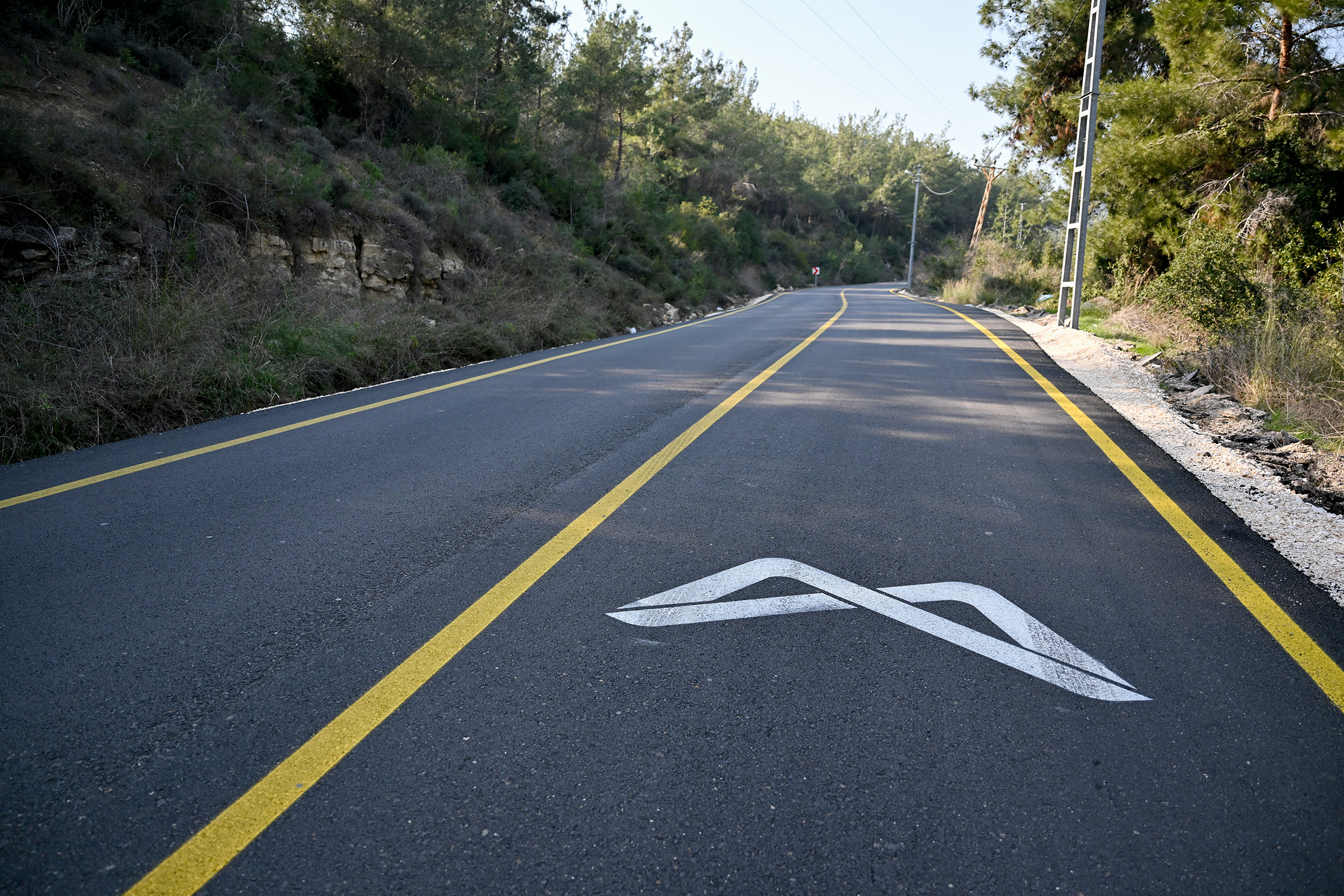 BÜYÜKŞEHİR, KENTTE ASFALTLANMADIK YOL BIRAKMIYOR