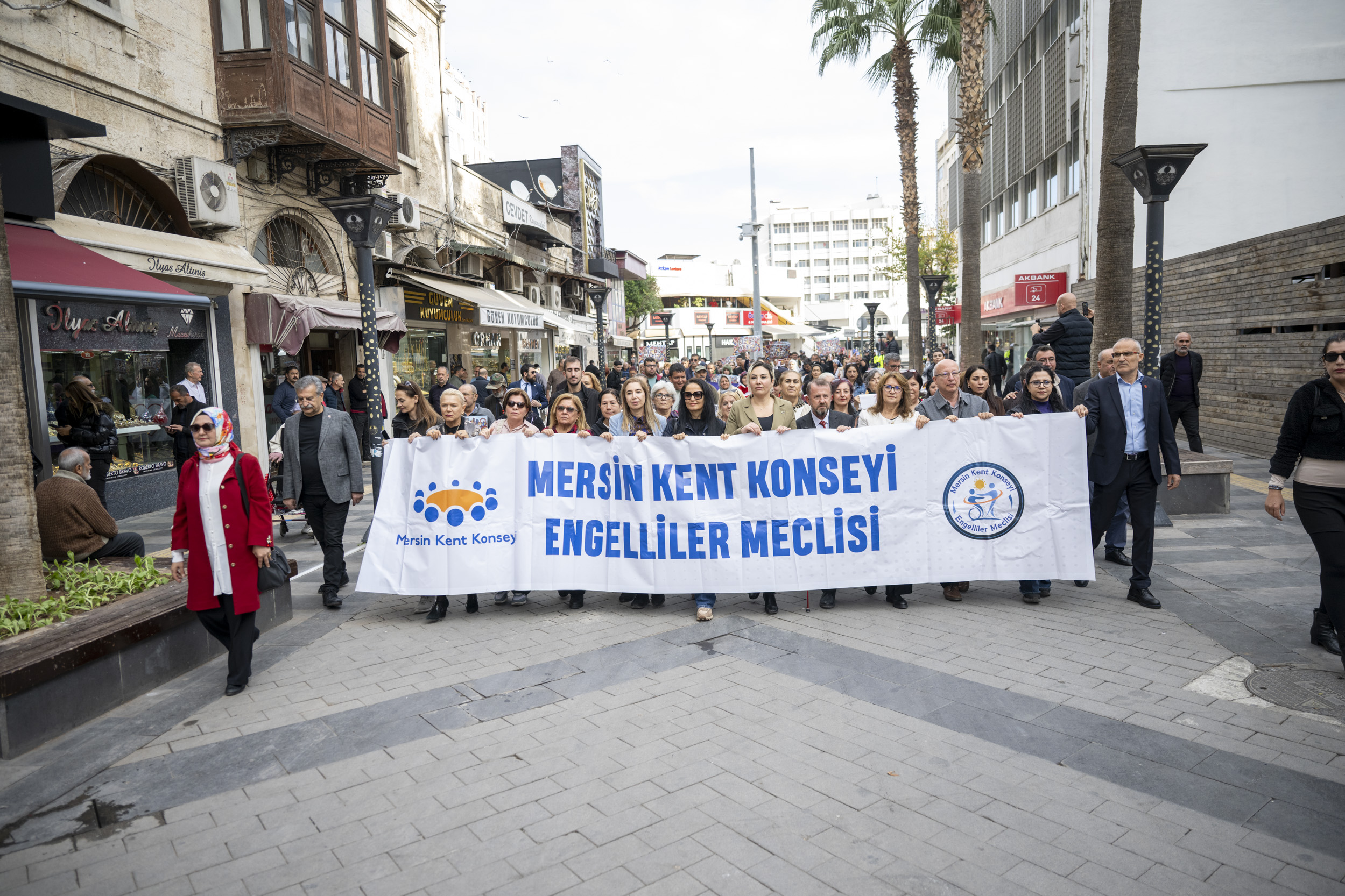 ÖZEL GEREKSİNİMLİ BİREYLER ‘BİZ DE VARIZ’ MESAJI VERDİ