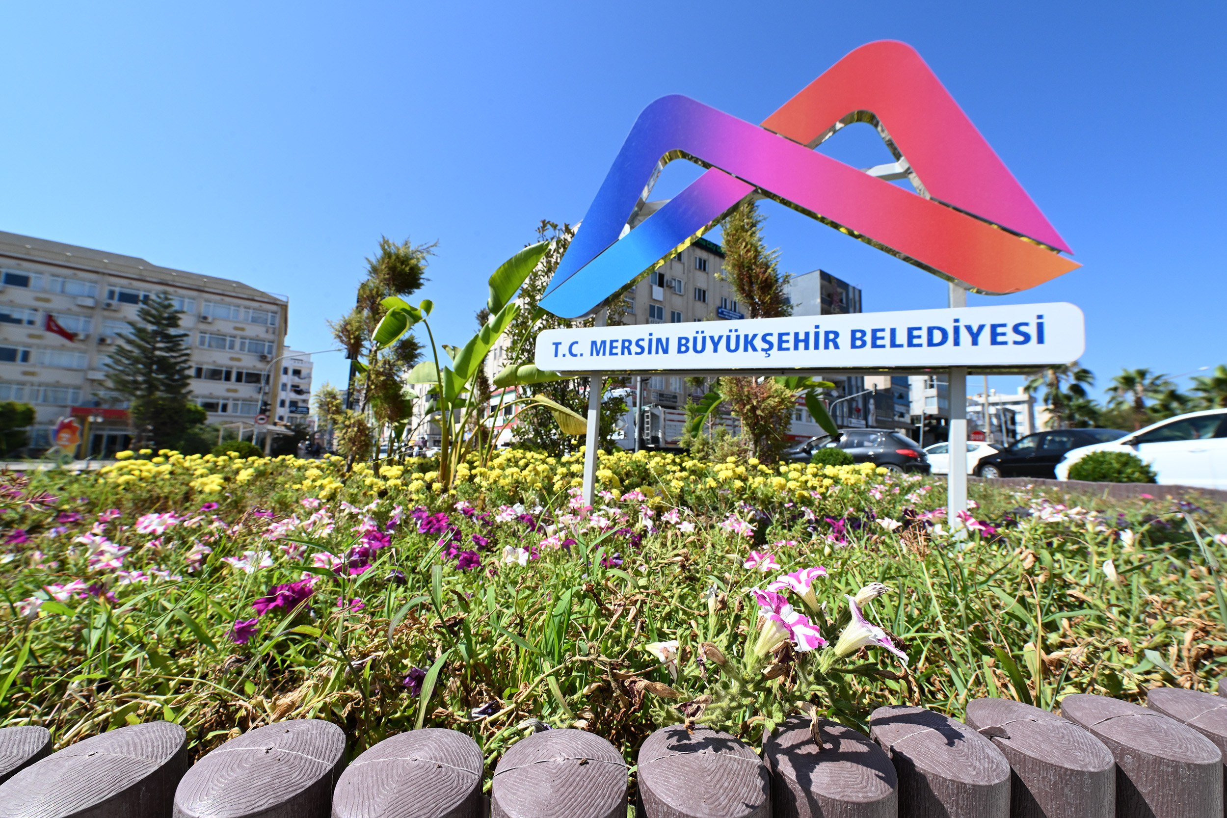BÜYÜKŞEHİR’İN ESTETİK DOKUNUŞLARI İLE MERSİN DAHA DA GÜZELLEŞİYOR