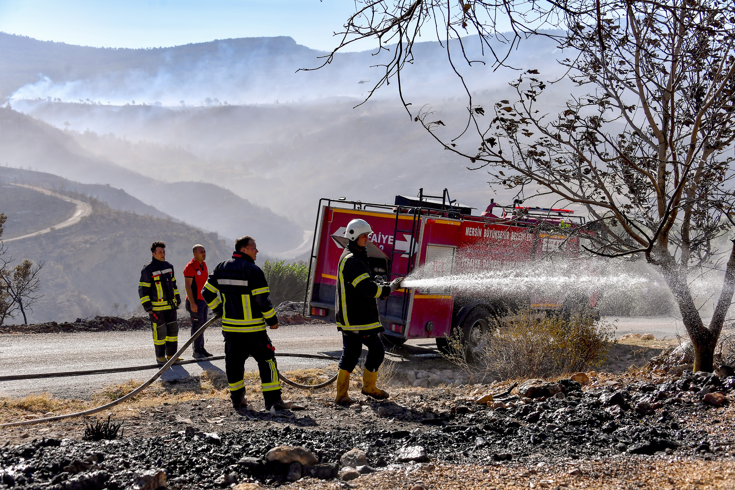 BÜYÜKŞEHİR İTFAİYESİ 2024’TE DE GECE GÜNDÜZ DEMEDEN MERSİNLİLER İÇİN ÇALIŞTI