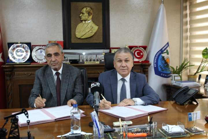 MERSİN ÜNÜVERSİTESİ REKTÖRÜ PROF .DR EROL YAŞAR İLE BİRLİK BAŞKANI VEYSEL SARI İŞBİRLİĞİ PROTOKOLÜ İMZALADI 