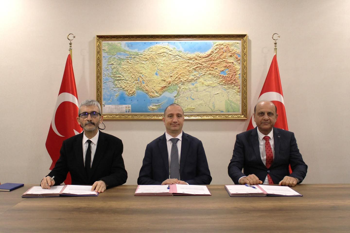 TALEP EDİLDİ, HAYATA GEÇİRİLDİ: YEŞİLEVLER YÜRÜYÜŞ VE SPOR PARKI HİZMETE AÇILDI