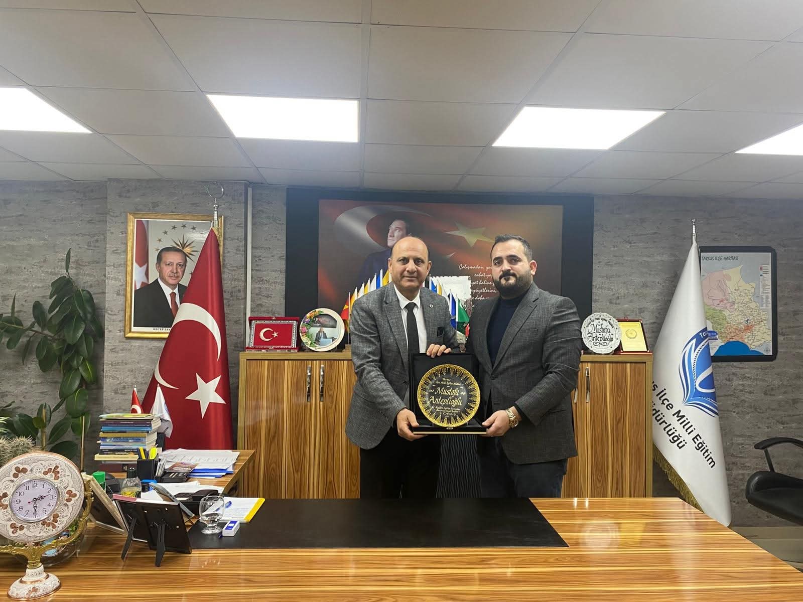 ÜÇ KALEM ETİM EĞİTİM KURUMLARI KURUCU MÜDÜRÜ VURAL BAŞKEN TARSUS İLÇE MİLLİ EĞİTİM MÜDÜRÜ MUSTAFA ANTEPLİOĞLU ZİYARET ETTİ