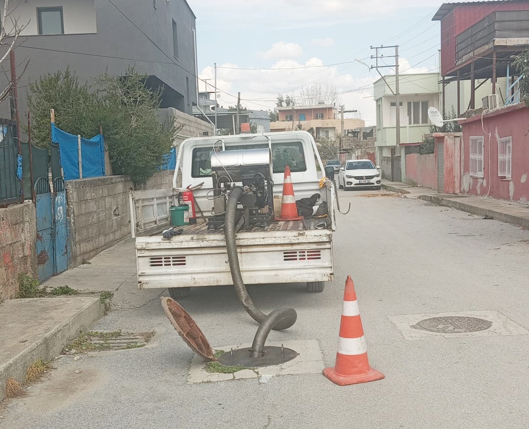 BÜYÜKŞEHİR EKİPLERİ, ZARARLILARLA MÜCADELE ÇALIŞMALARINA ARALIKSIZ DEVAM EDİYOR