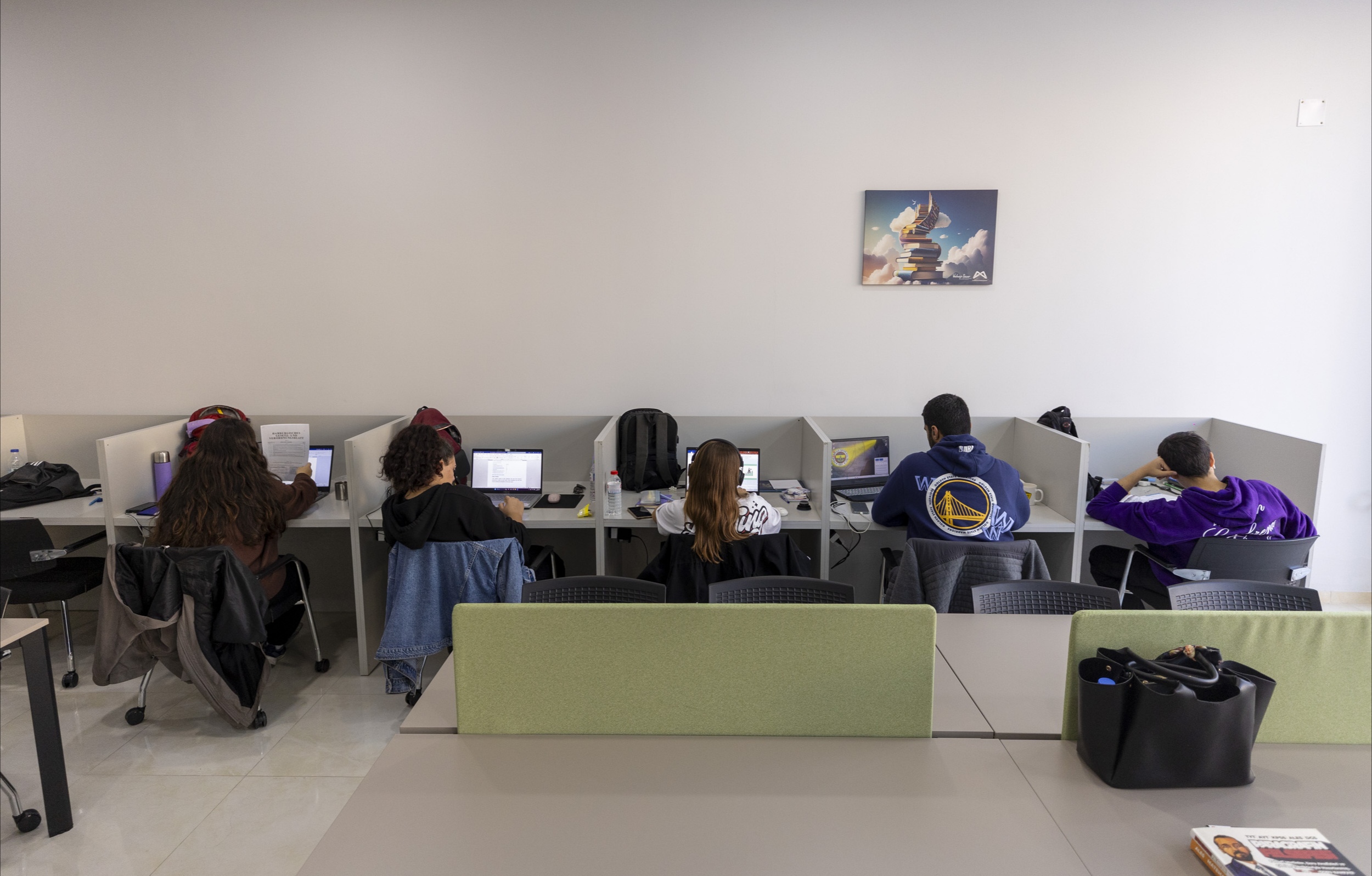 ‘NEPTÜN İPEK YILMAZ OKUMA SALONU’ ÇİFTLİKKÖY’DE YENİDEN FAALİYETTE