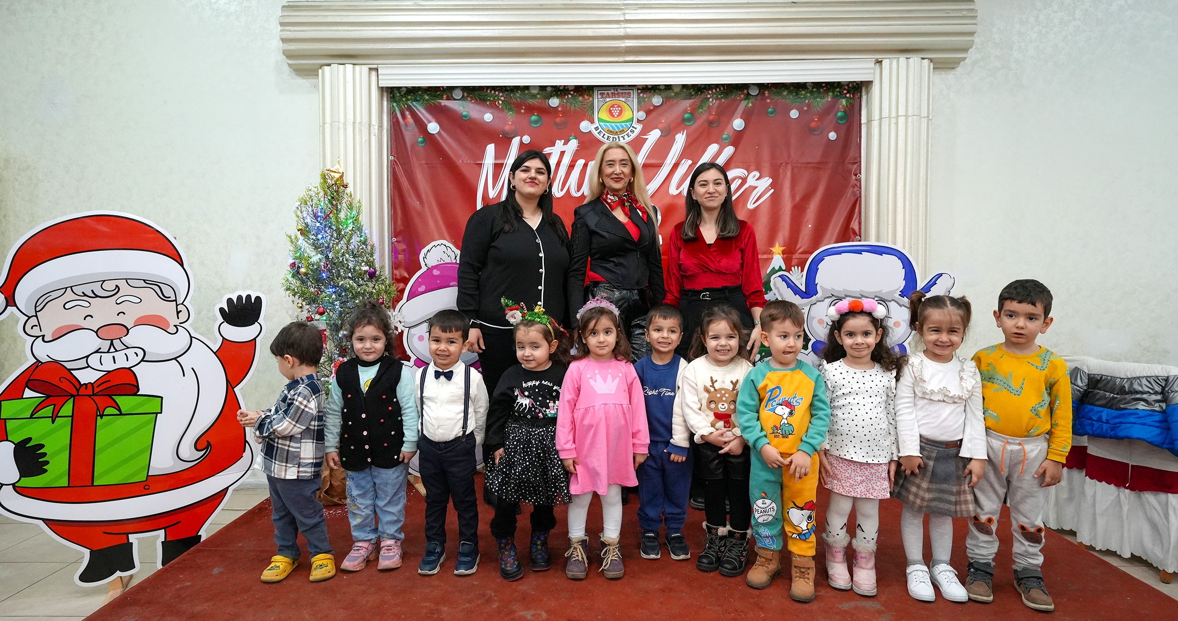 MİNİKLER, YENİ YIL PARTİSİNDE DOYASIYA EĞLENDİ