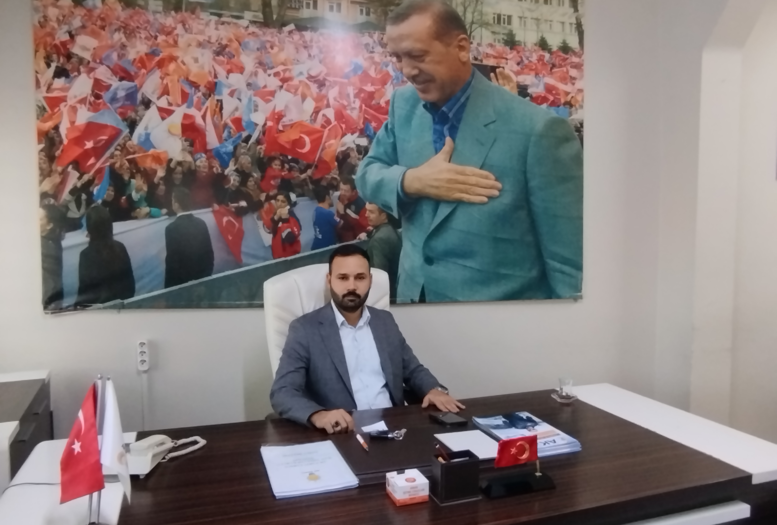 TARSUS AK PARTİ'DE YENİ İLÇE BAŞKANI ATANINCAYA KADAR YUSUF CAN ARICI İLÇE BAŞKAN YARDIMCILIĞI GÖREVİNİ ÜSTLENMEKTE 