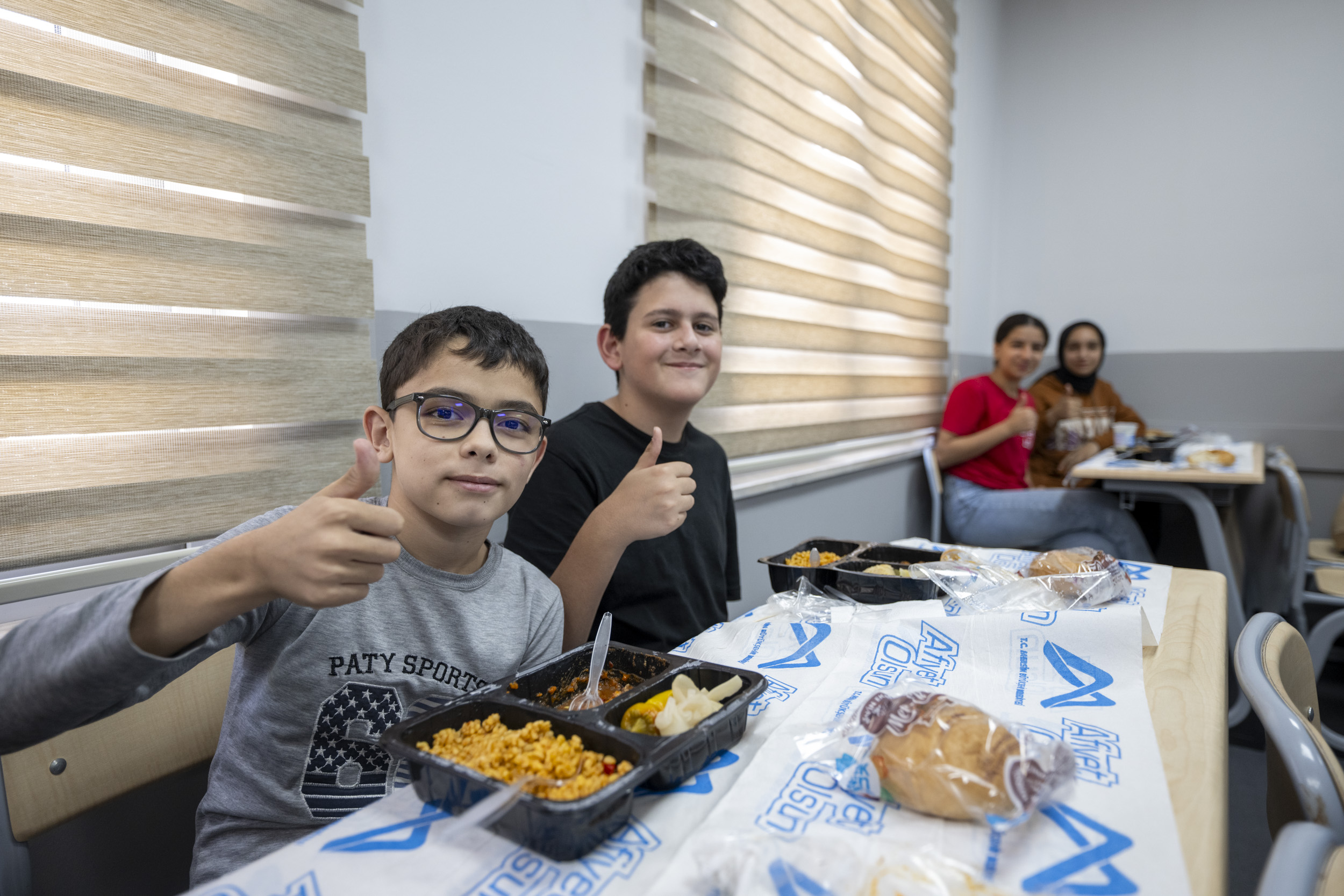 LGS’YE HAZIRLANAN ÖĞRENCİLERİN ÖĞLE YEMEĞİ YİNE BÜYÜKŞEHİR’DEN