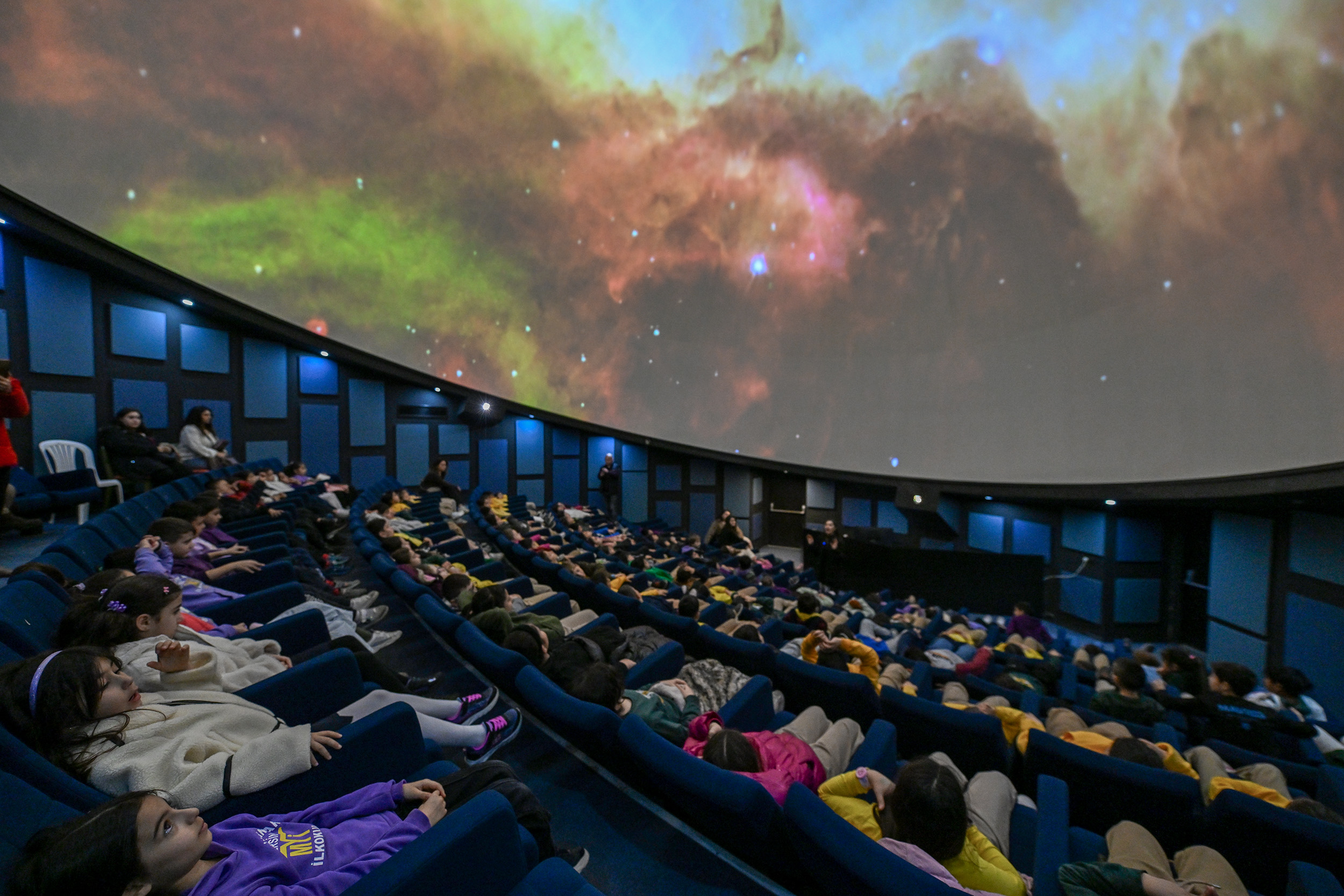 MERCAN BİLİM MERKEZİ’NDE YER ALAN PLANETARYUM İLE ÇOCUKLAR EVRENİ KEŞFEDİYOR