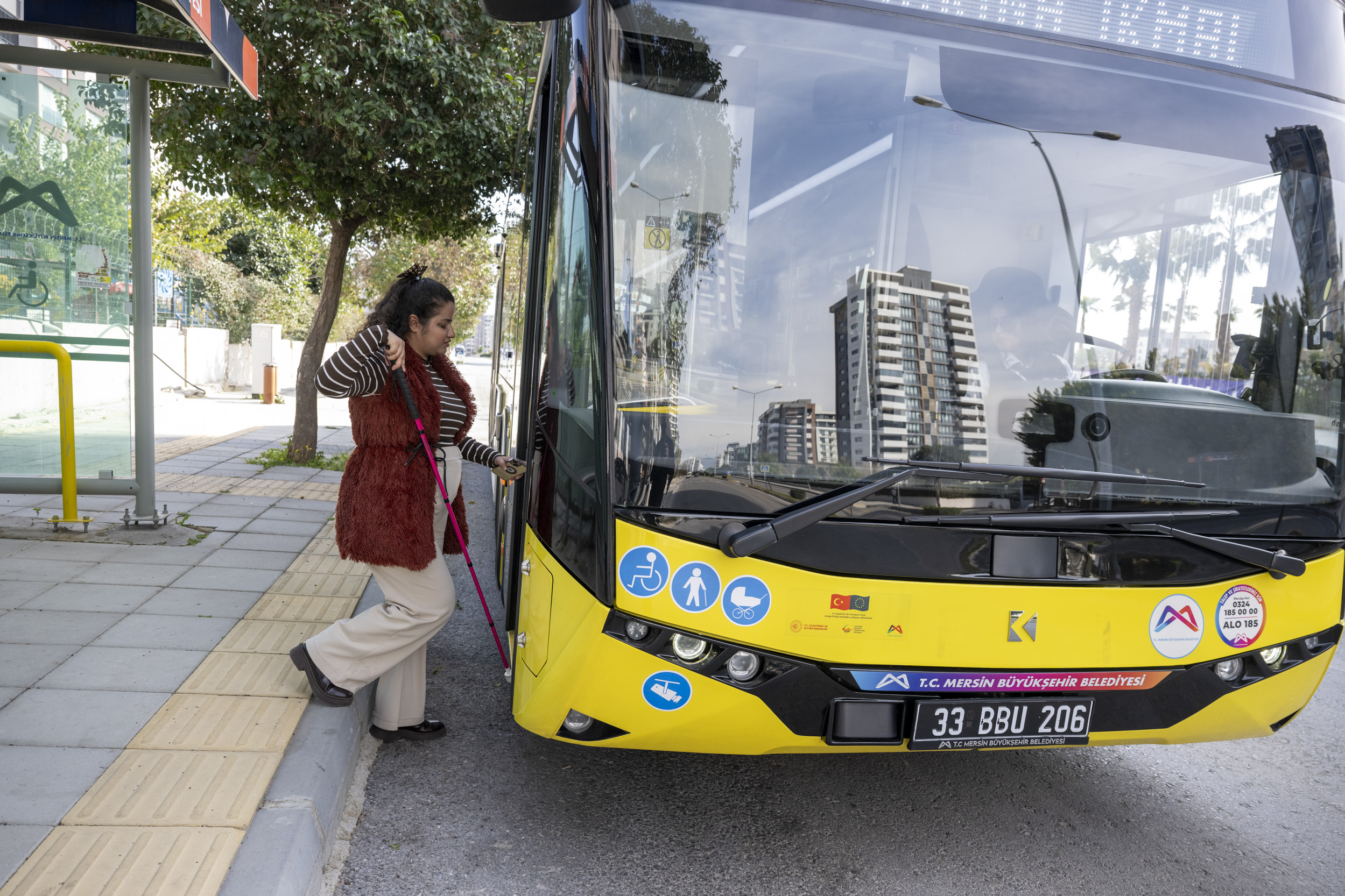 MERSİN BÜYÜKŞEHİR’DEN ÖZEL GEREKSİNİMLİ BİREYLERE ‘ENGELSİZ ULAŞIM’ TEKNOLOJİSİ