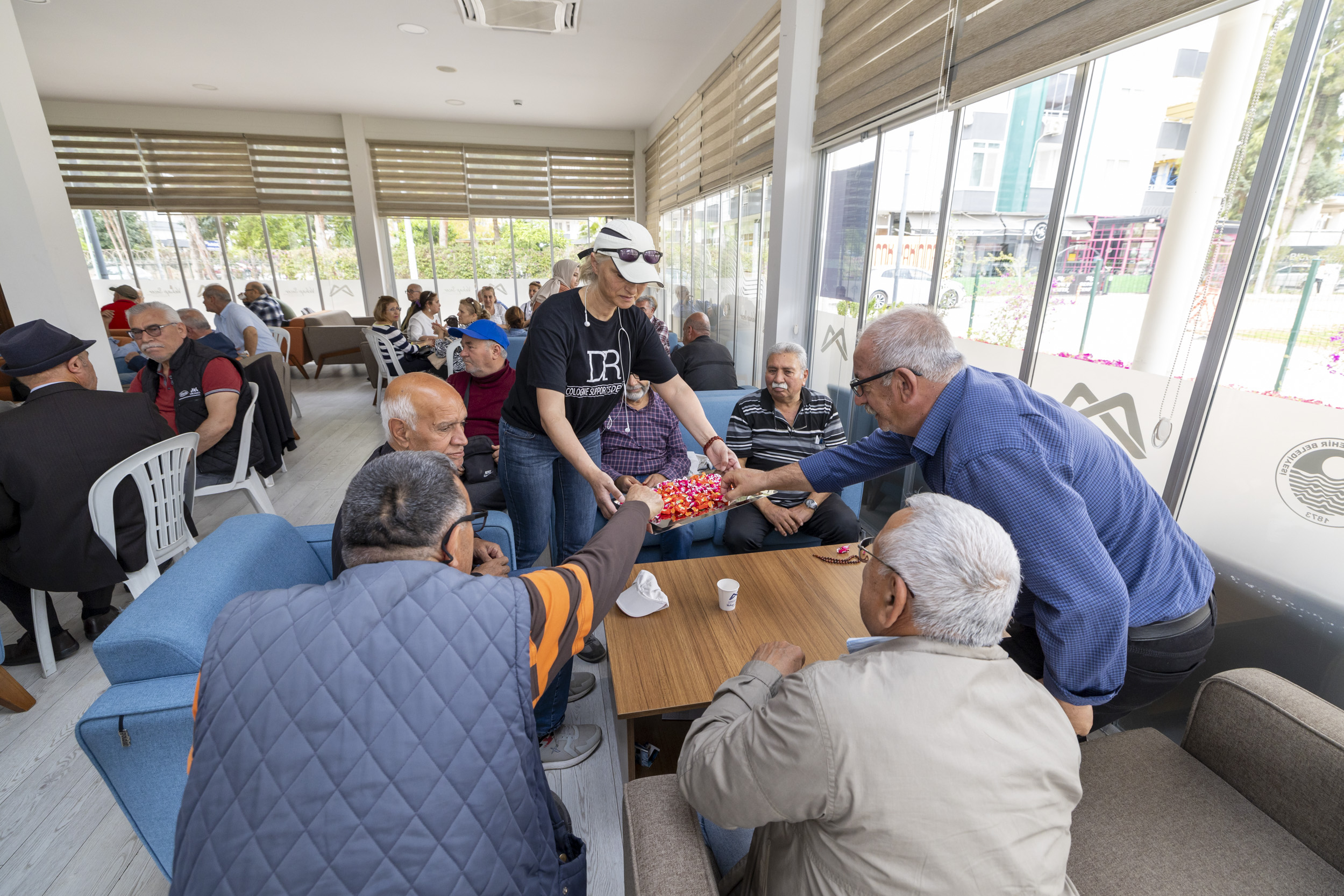 MERSİN BÜYÜKŞEHİR EMEKLİ EVLERİNDE BAYRAM COŞKUSU