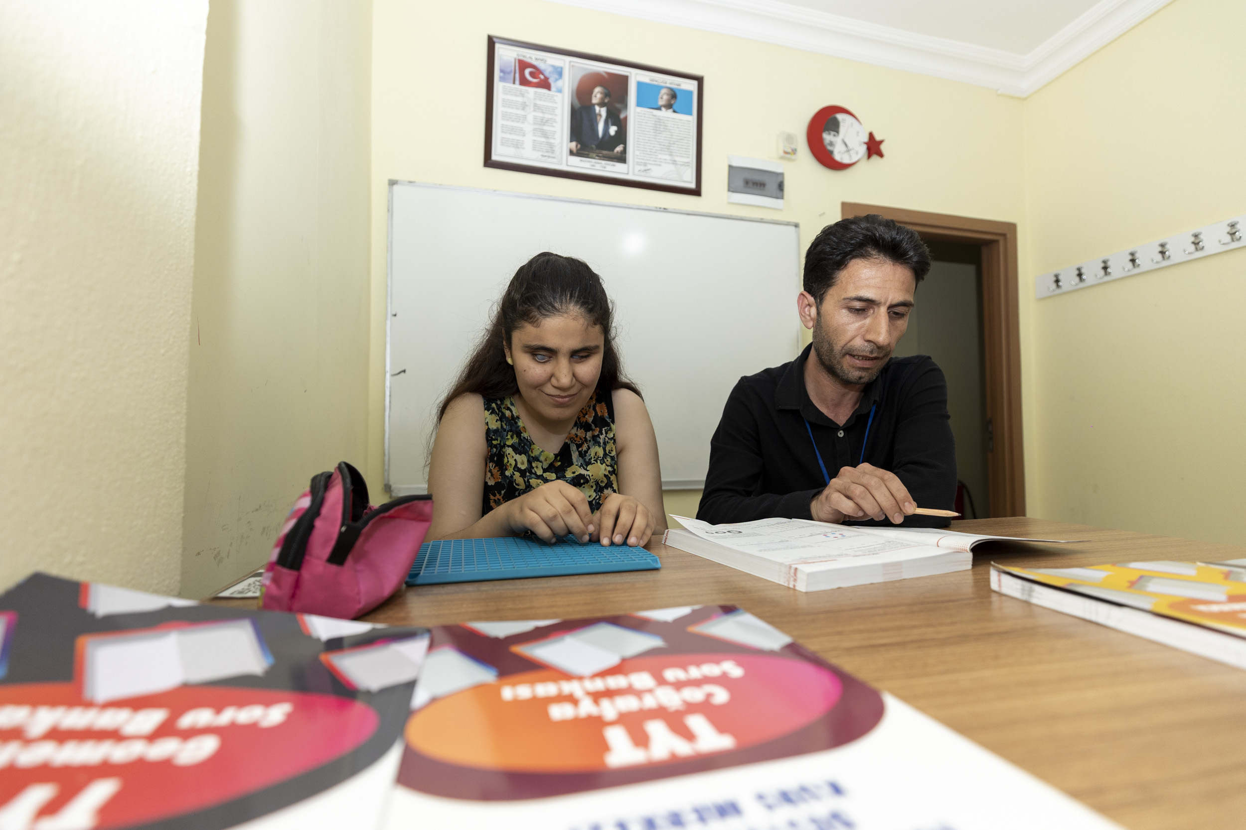 MERSİN BÜYÜKŞEHİR NAZALİN’E ÜNİVERSİTE HAYALİNDE IŞIK OLDU