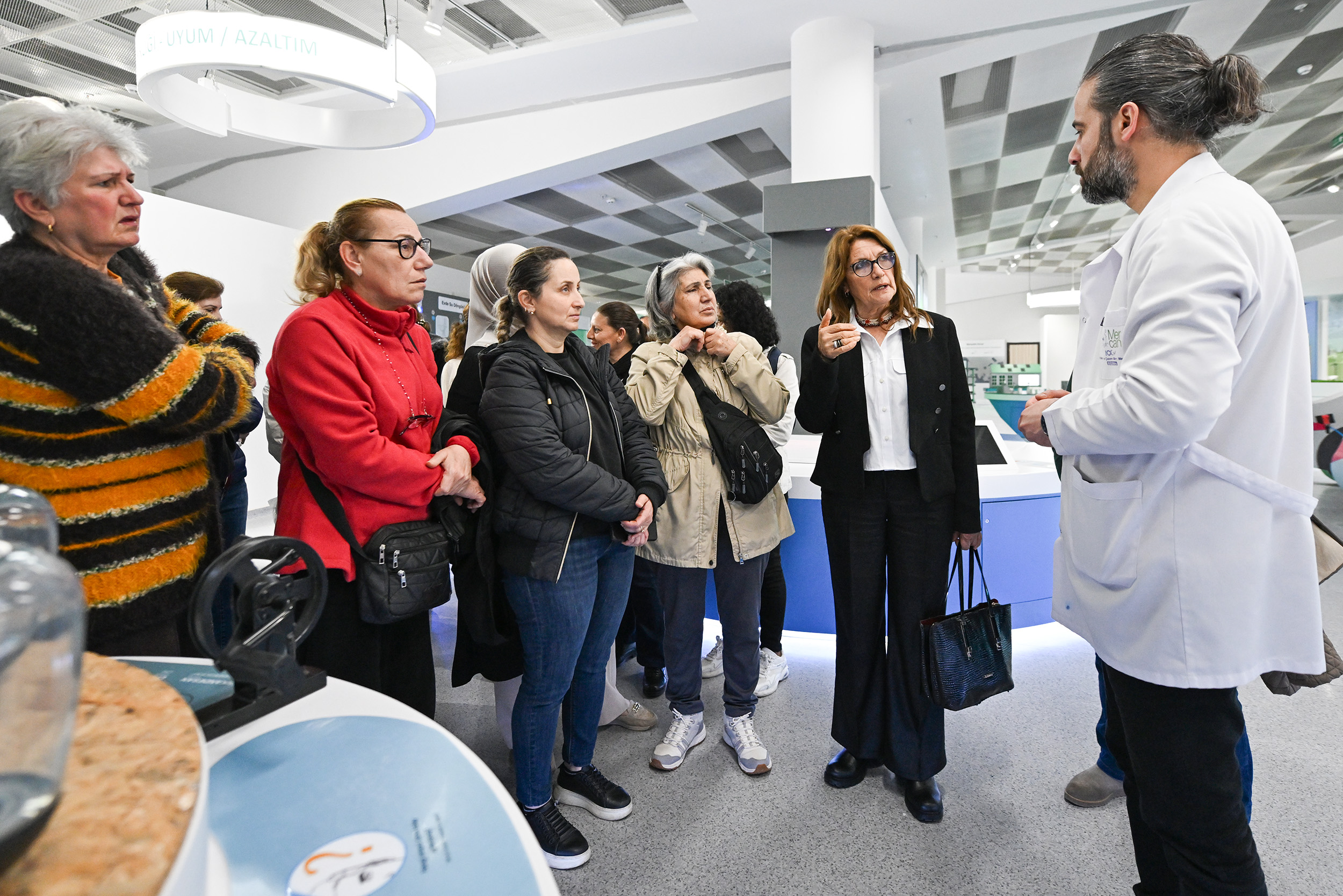 KADIN KOOPERATİFİ TEKSTİL ATIKLARINI YENİDEN DÖNÜŞTÜRÜYOR