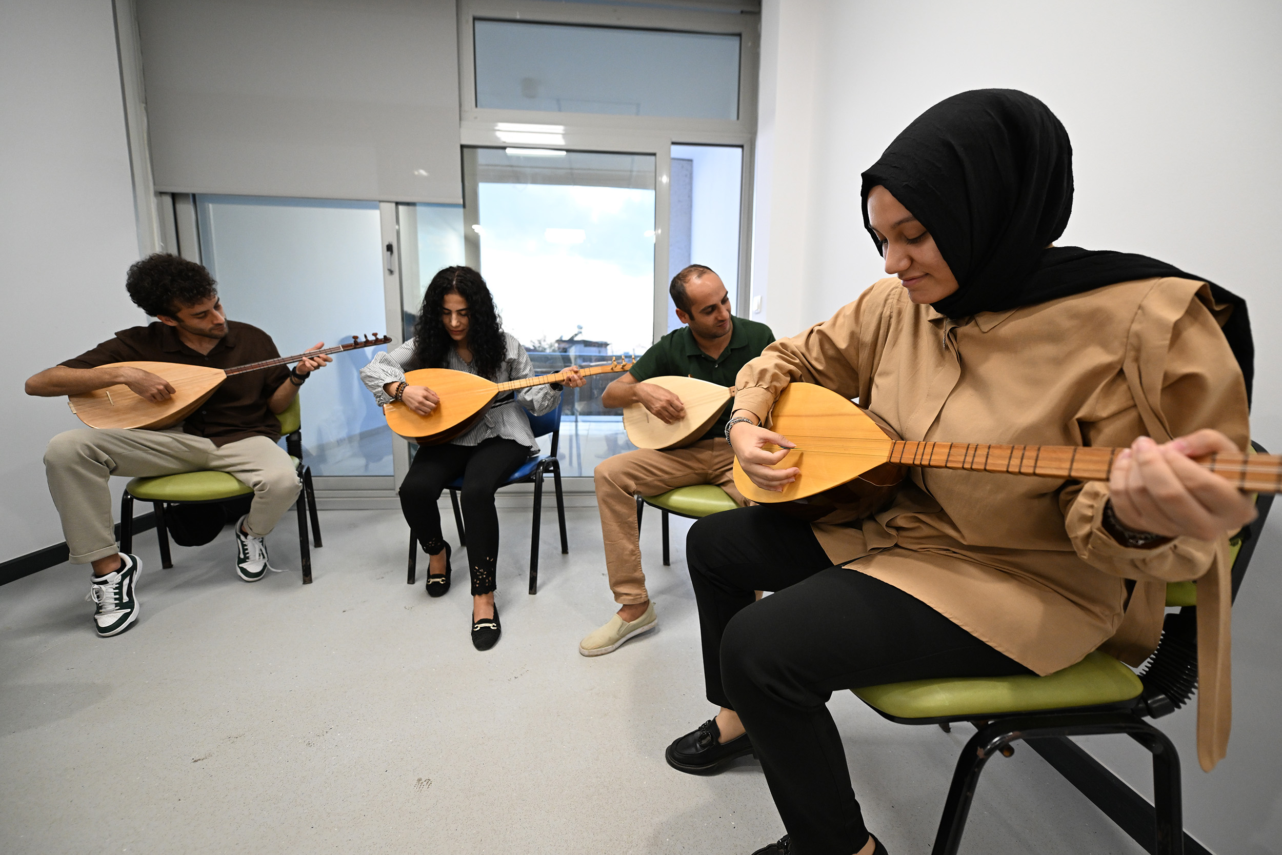 MERSİN BÜYÜKŞEHİR’İN ÜCRETSİZ ENSTRÜMAN KURSLARINA YOĞUN İLGİ