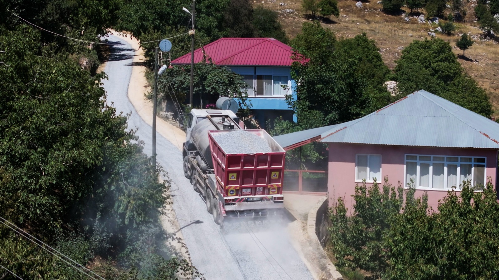 MESKİ’DEN MEZİTLİ’DE MODERN VE KONFORLU YOL AĞI ÇALIŞMASI