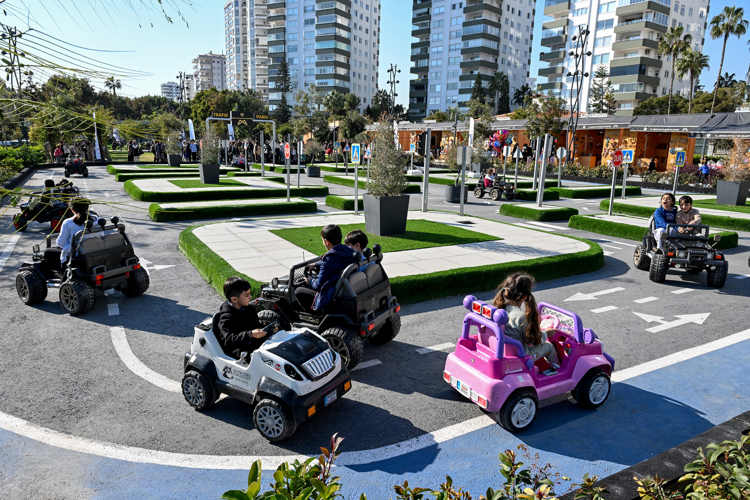 ÖĞRENCİLER ARA TATİLDE KARNE HEDİYESİNİ BÜYÜKŞEHİR’DEN ALDI